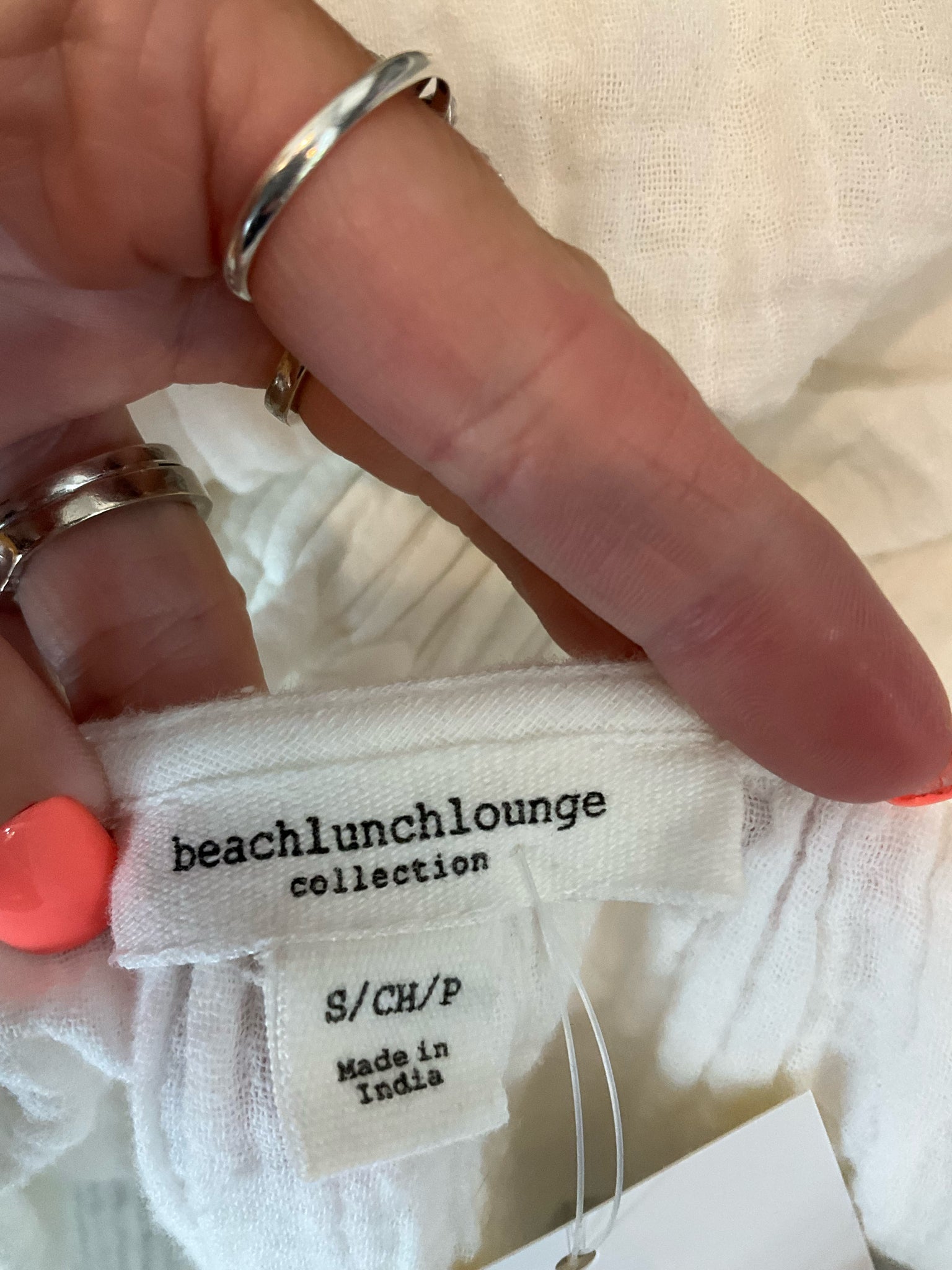 BeachLunchLounge White Crinkle Gauze Flutter Sleeve Boho Top | Size Small