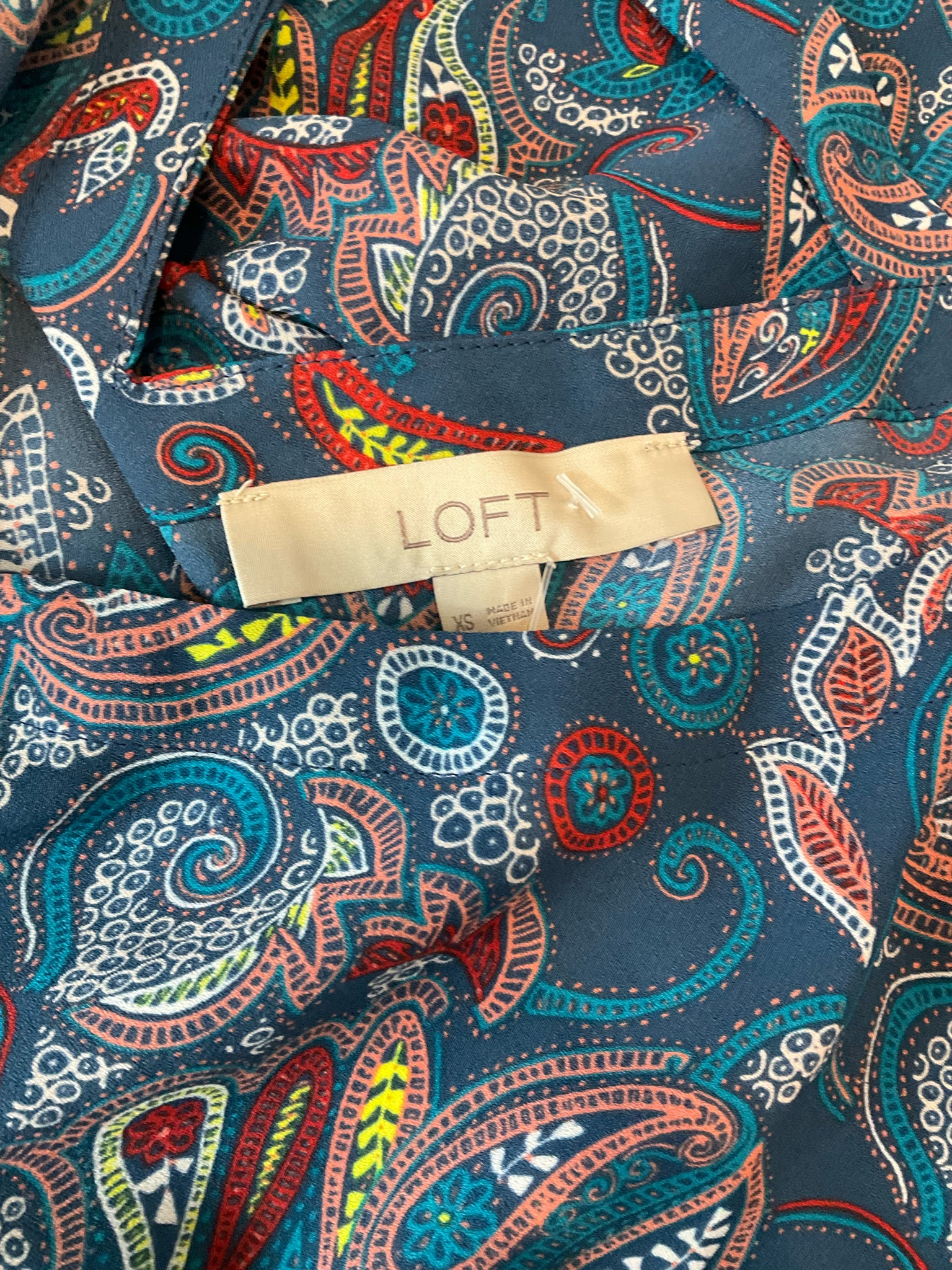 Loft blue/red/yellow Sleeveless Paisley Flutter Sleeve Keyhole Back Blouse Top Size XS - Size XS