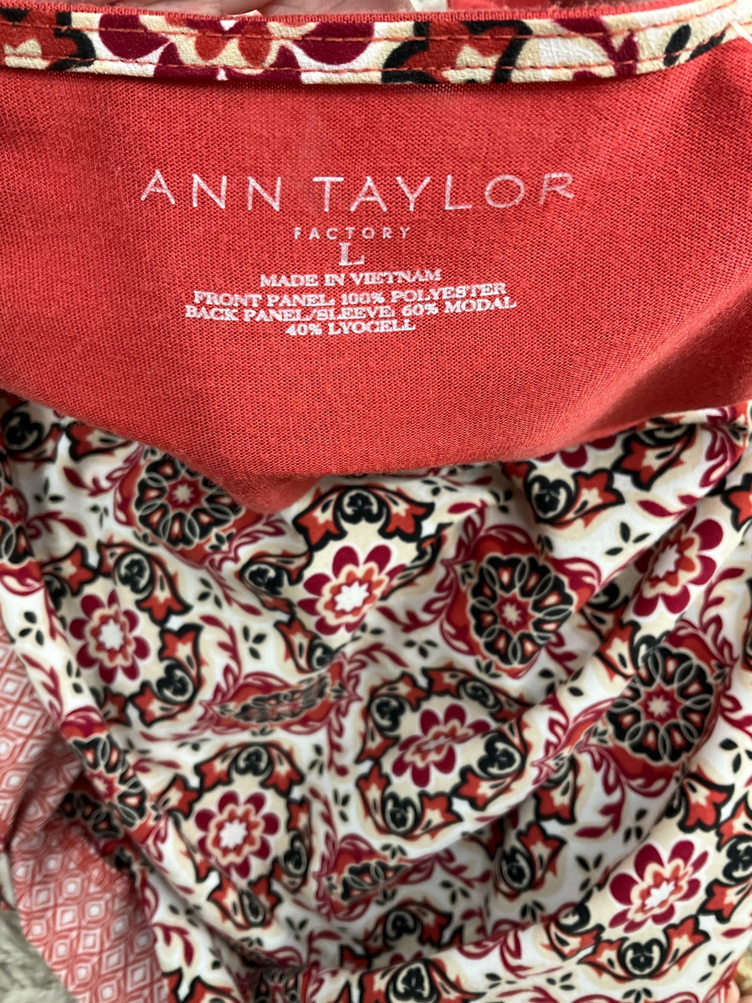 Ann Taylor White/Rust Print Pre-Owned Ladies Top - Size Large - Margaret’s Fine Consignment