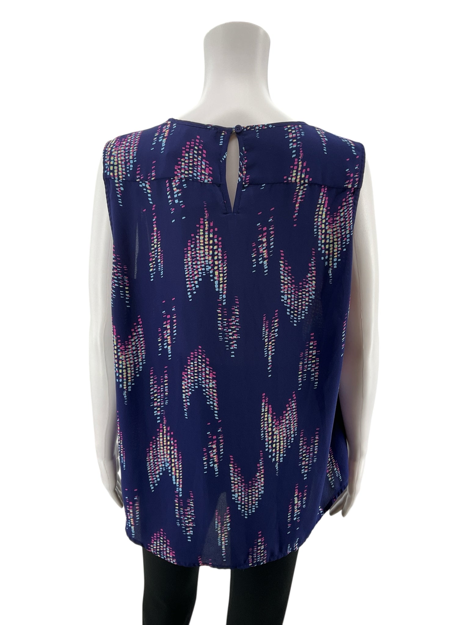 Collective Concepts Pixel Print Pleated V-Neck Sleeveless Blouse XL