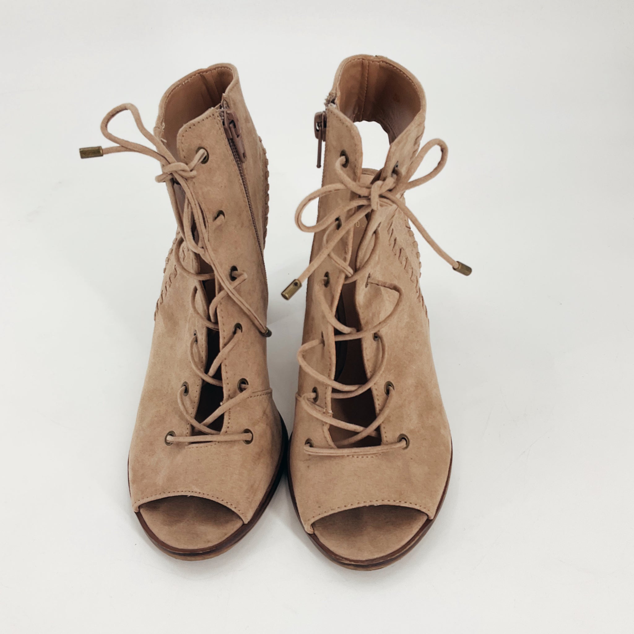 Mix NO. 6 Tan Lace Pre-Owned Ladies Sandals - Size 8.5 - Margaret’s Fine Consignment