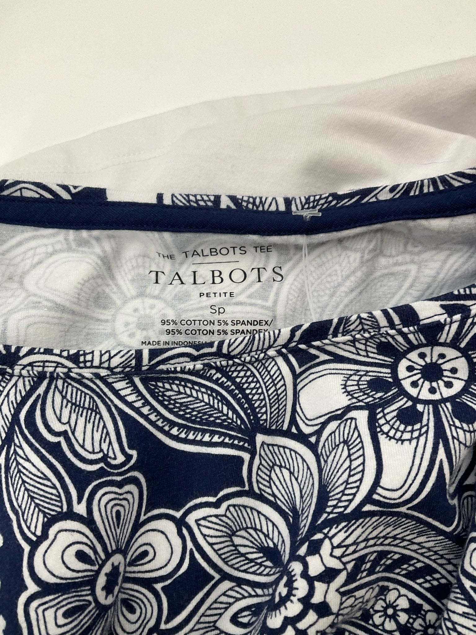 Talbots Navy/White Floral Pre-Owned Ladies Casual Top - Size Small Petite