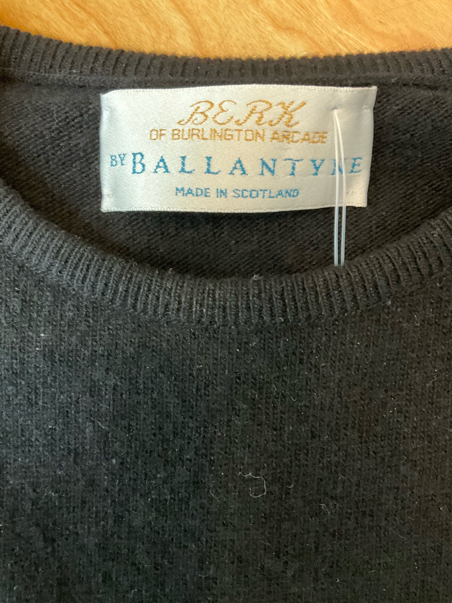 BERK by Burlington Arcade Berk by Ballantyne 100% Cashmere Sleeveless Shell Top Black Size Medium