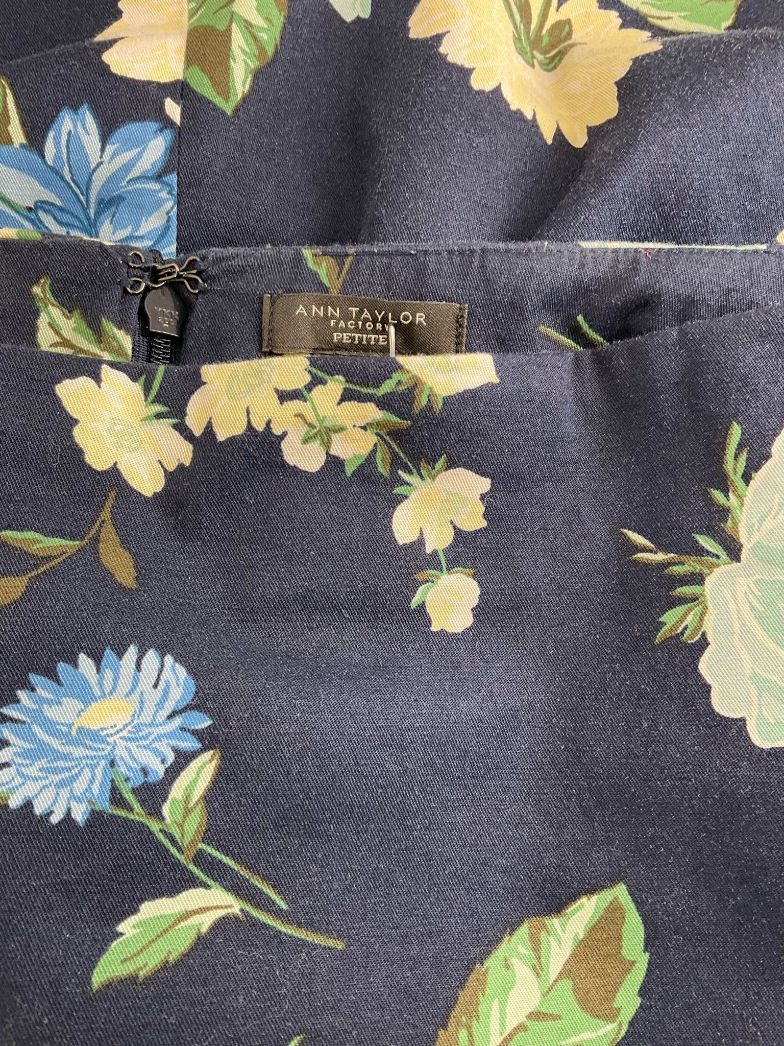 Ann Taylor navy/green/yellow Skirt Navy/Green/Yellow Floral Pre-Owned Ladies Skirt - Size 4 Petite - Size 4 Petite