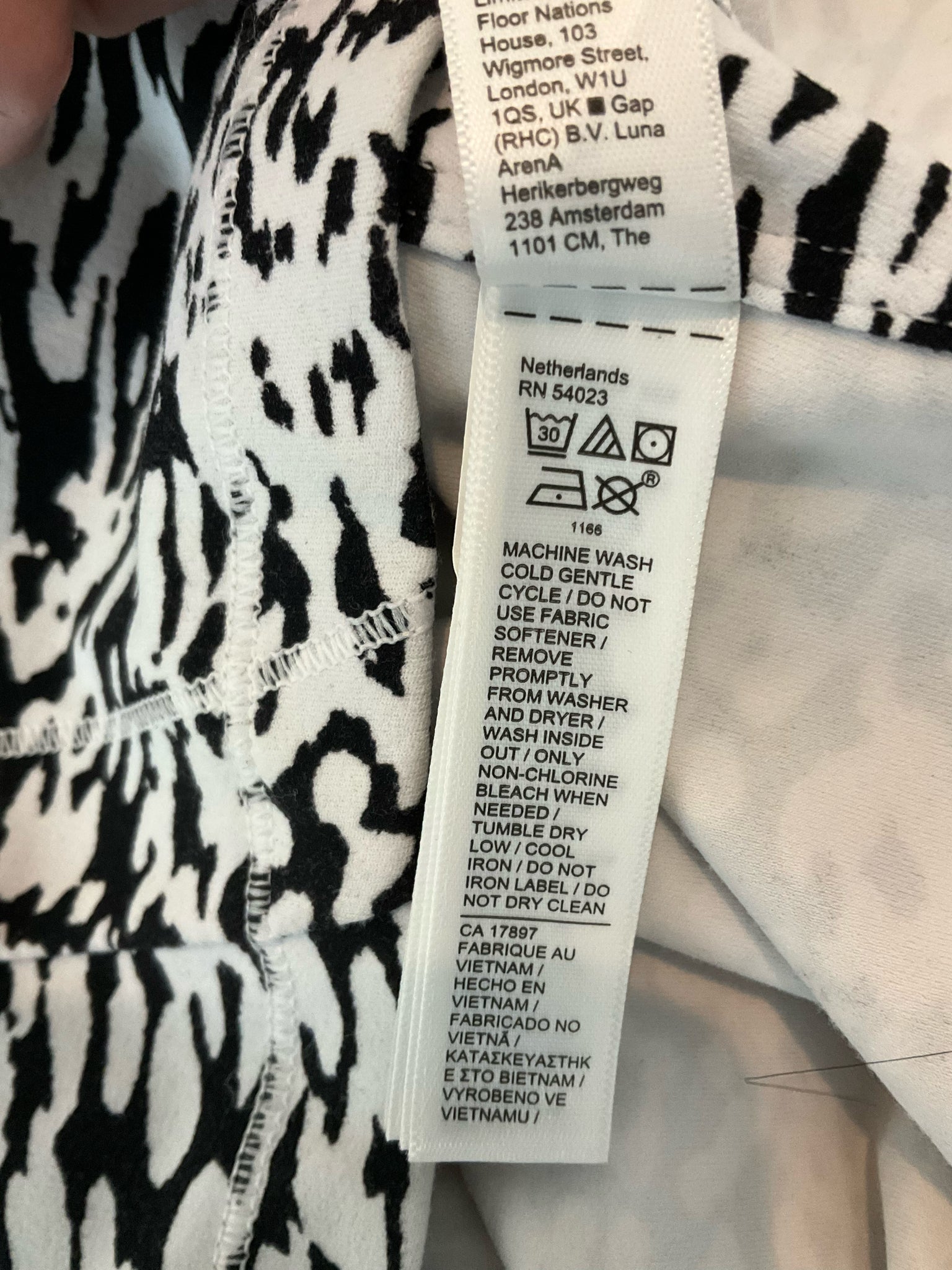 Athleta Conscious Crop Tank Top Large Black White Abstract Print Athletic Yoga