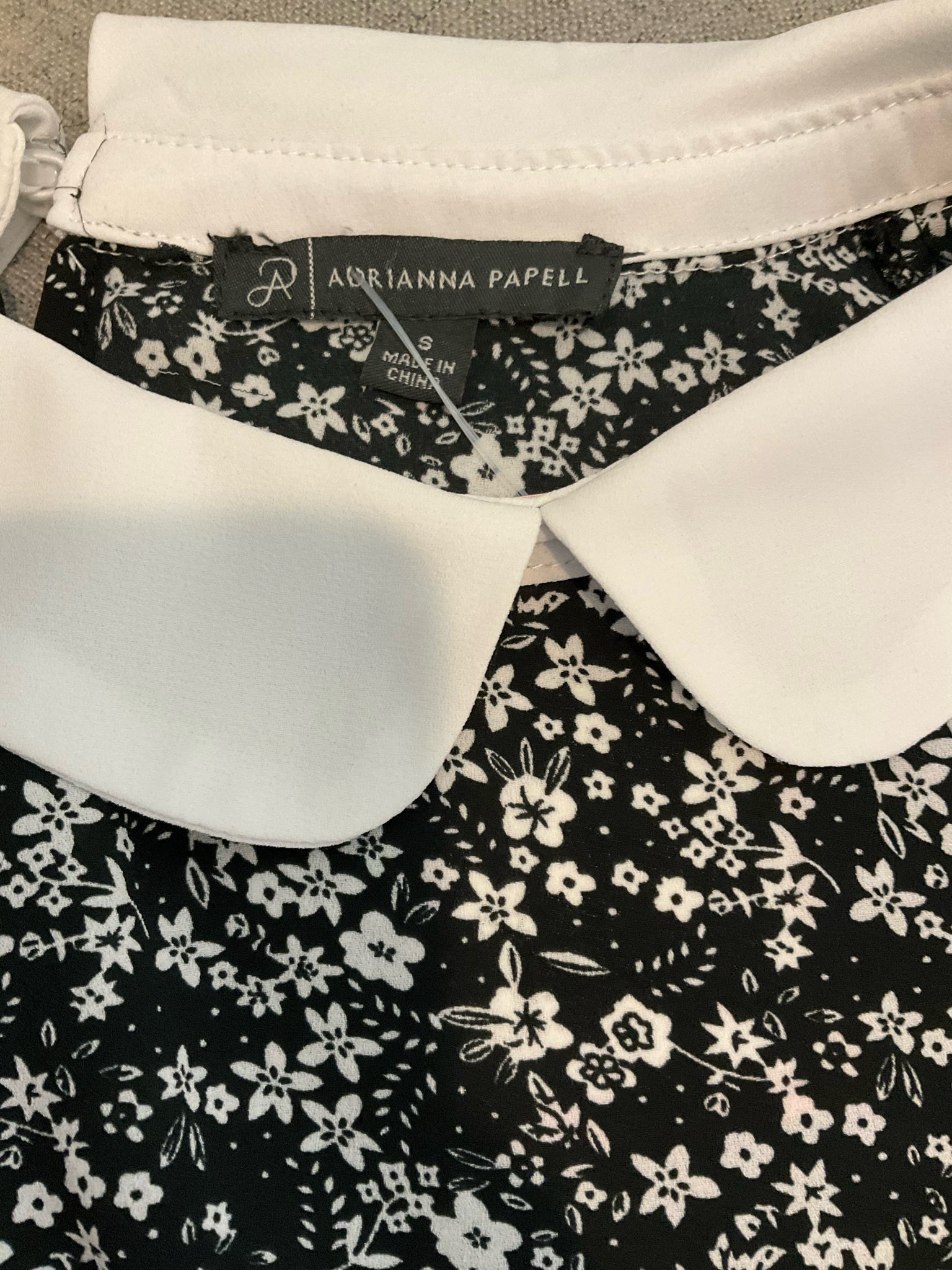 Adrianna Papell black/white Cap Sleeve Black White Ditsy Floral Peter Pan Collar Blouse Top Size Small - Size S