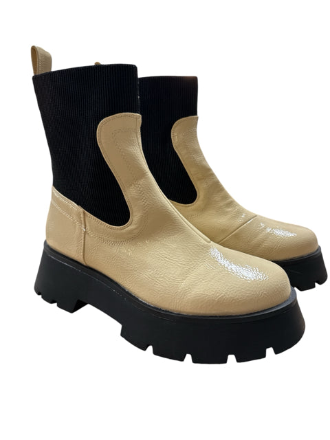 Circus by Sam Edelman Darielle Lug Sole Chelsea Boot Size 7.5 Eggshell