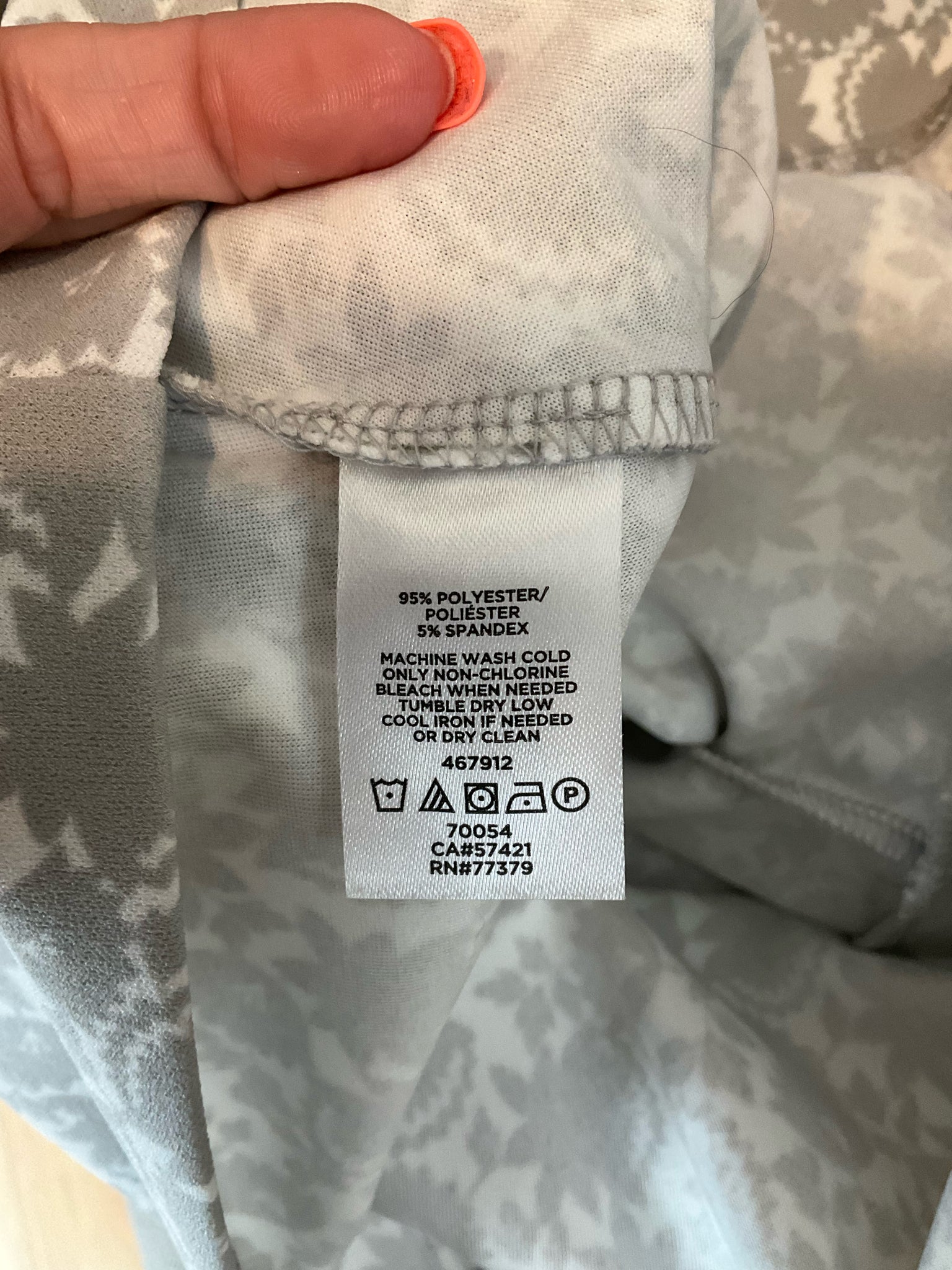Ann Taylor Size XS gray/white Floral Pre-Owned Ladies Casual Top - Downstairs