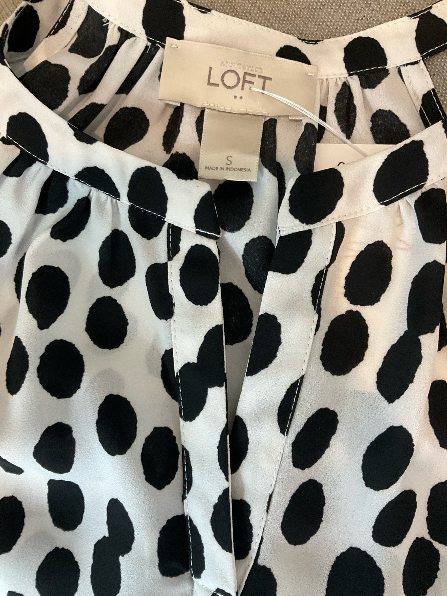 Loft white/black Sleeveless White and Black Polka Dot Sleeveless Blouse Top Size Small - Size S