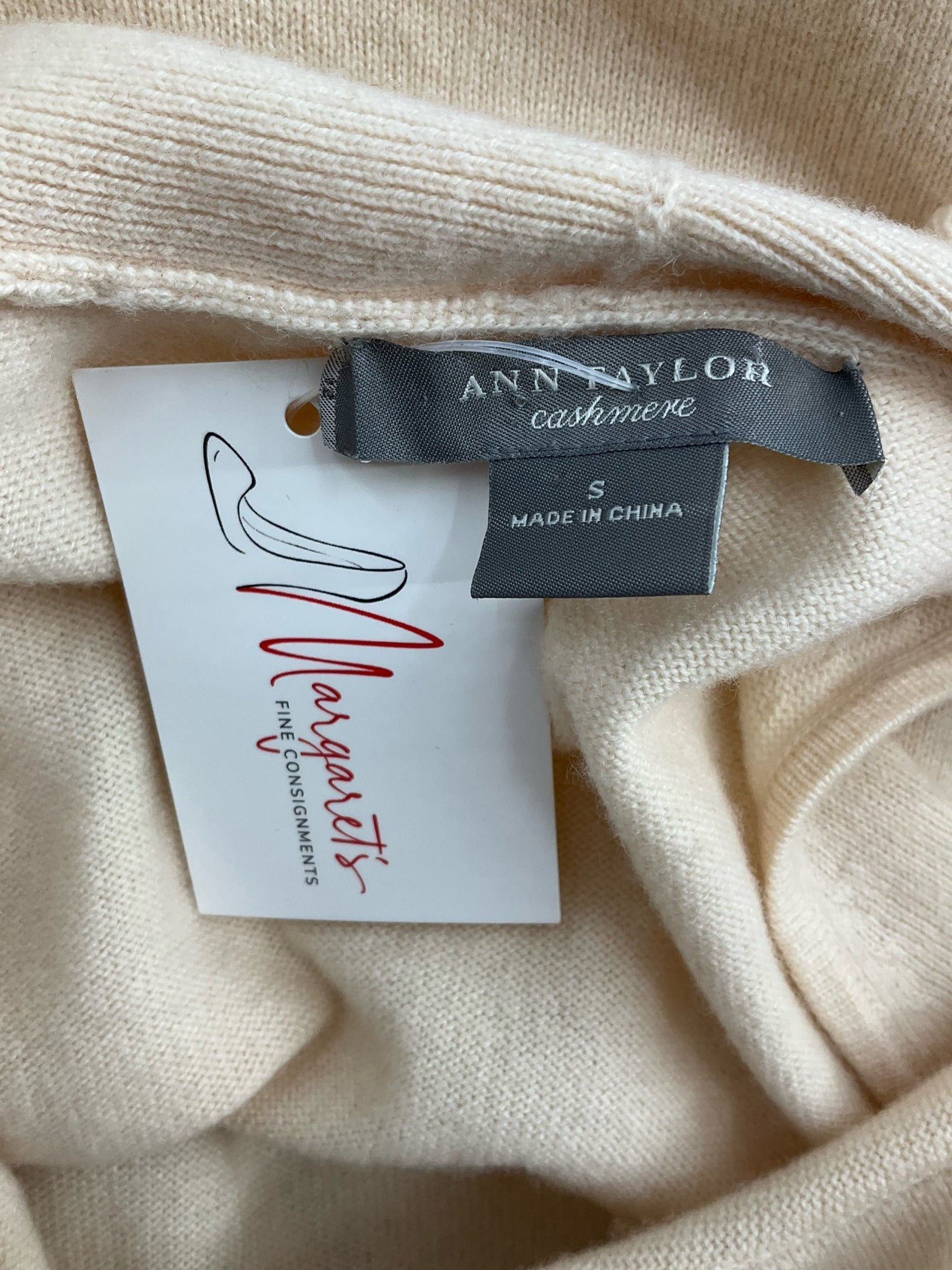 Ann Taylor Cream Solid Pre-Owned Ladies Top - Size Small - Margaret’s Fine Consignment