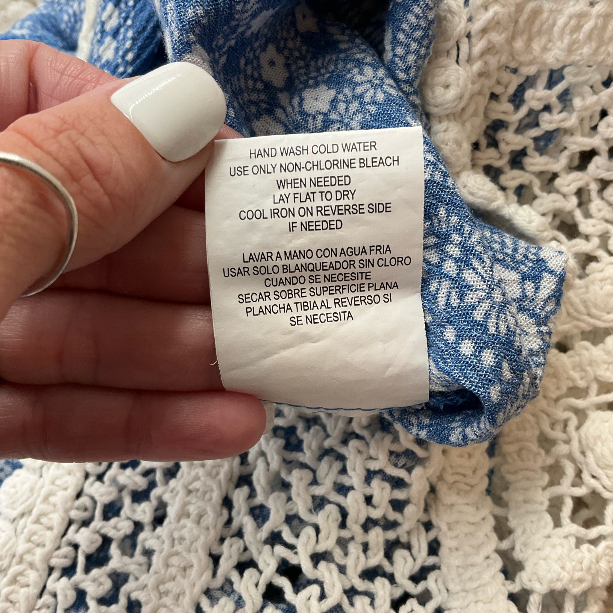 Speechless blue and white print pre-owned ladies dress in size large, featuring a flowing design and stylish pattern.