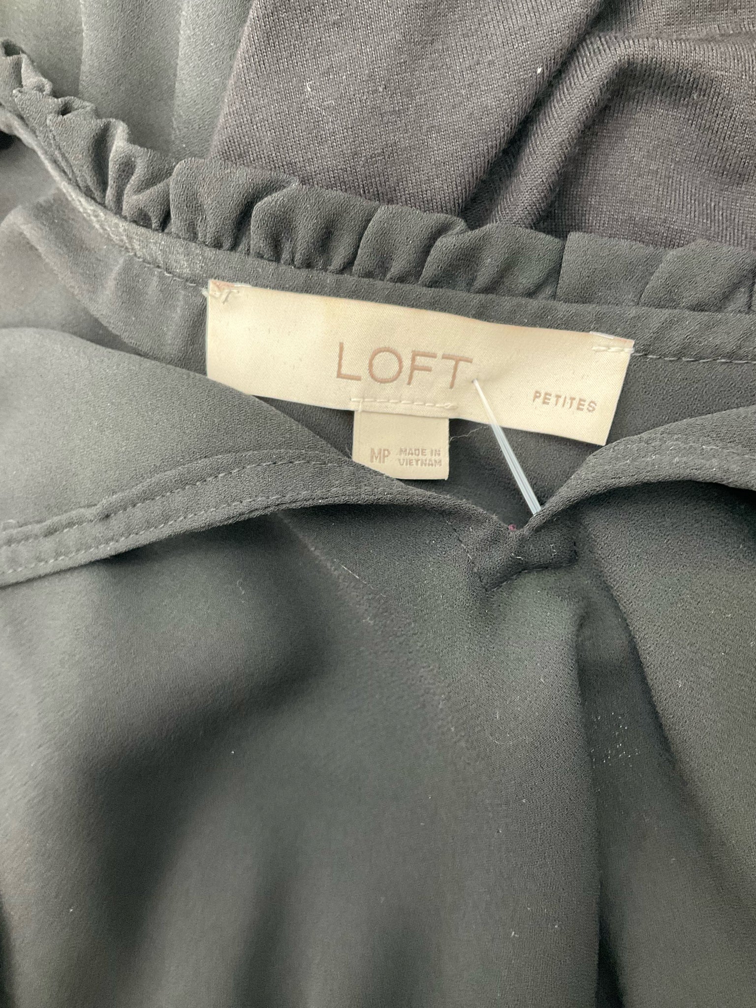 Loft Black Solid Pre-Owned Ladies Casual Top - Size Medium Petite