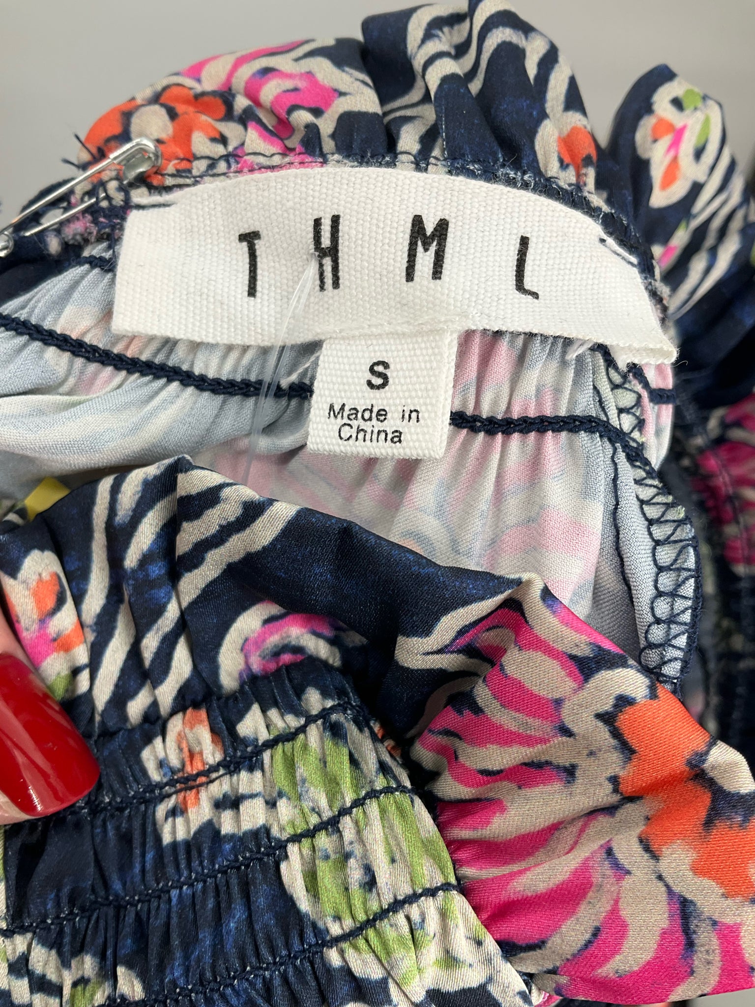 THML NAVY/GREEN/PINK Short Sleeve Navy/Green/Pink Floral Pre-Owned Ladies Casual Top - Size Small - Size S