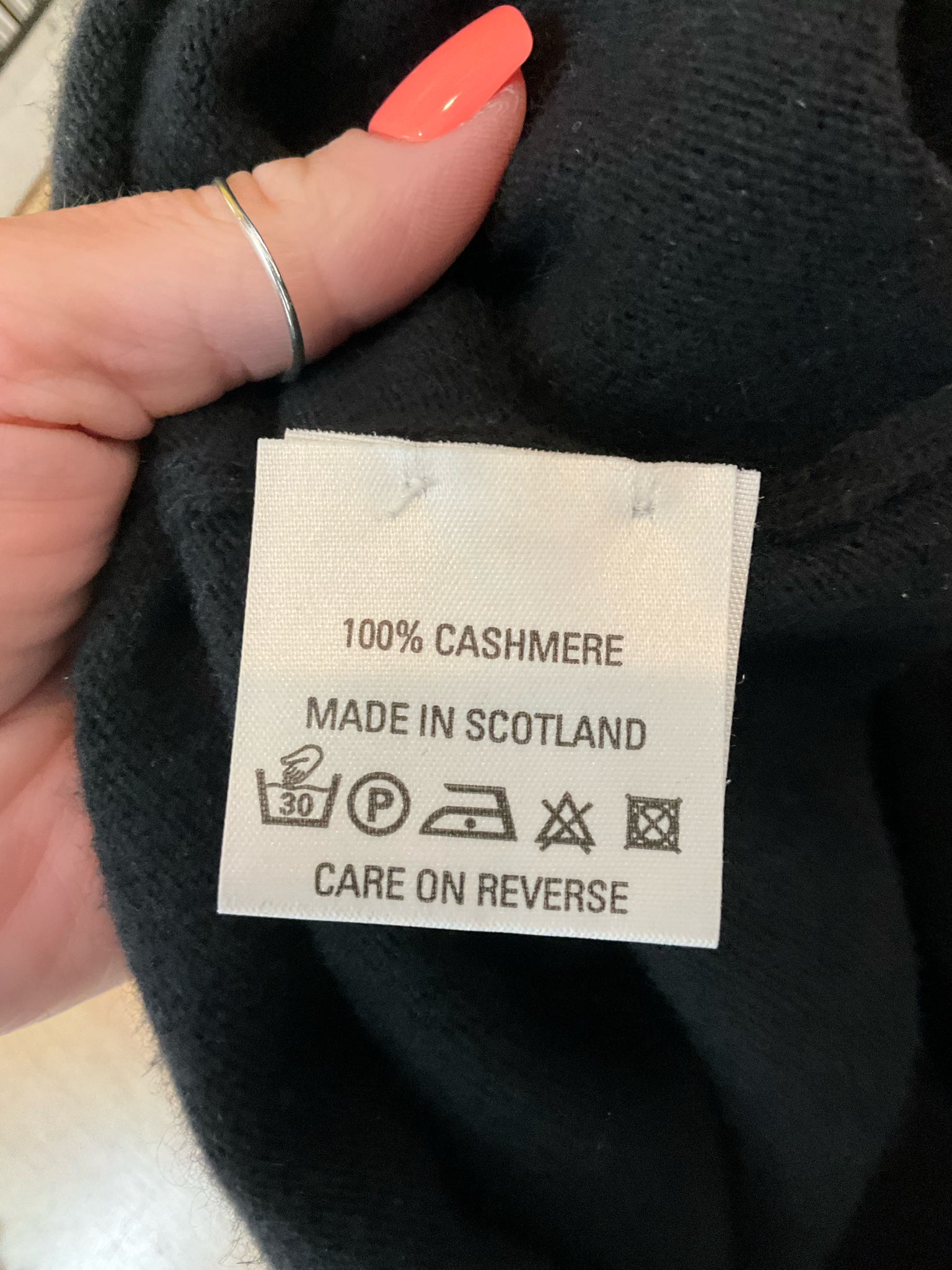 BERK by Burlington Arcade Berk by Ballantyne 100% Cashmere Sleeveless Shell Top Black Size Medium