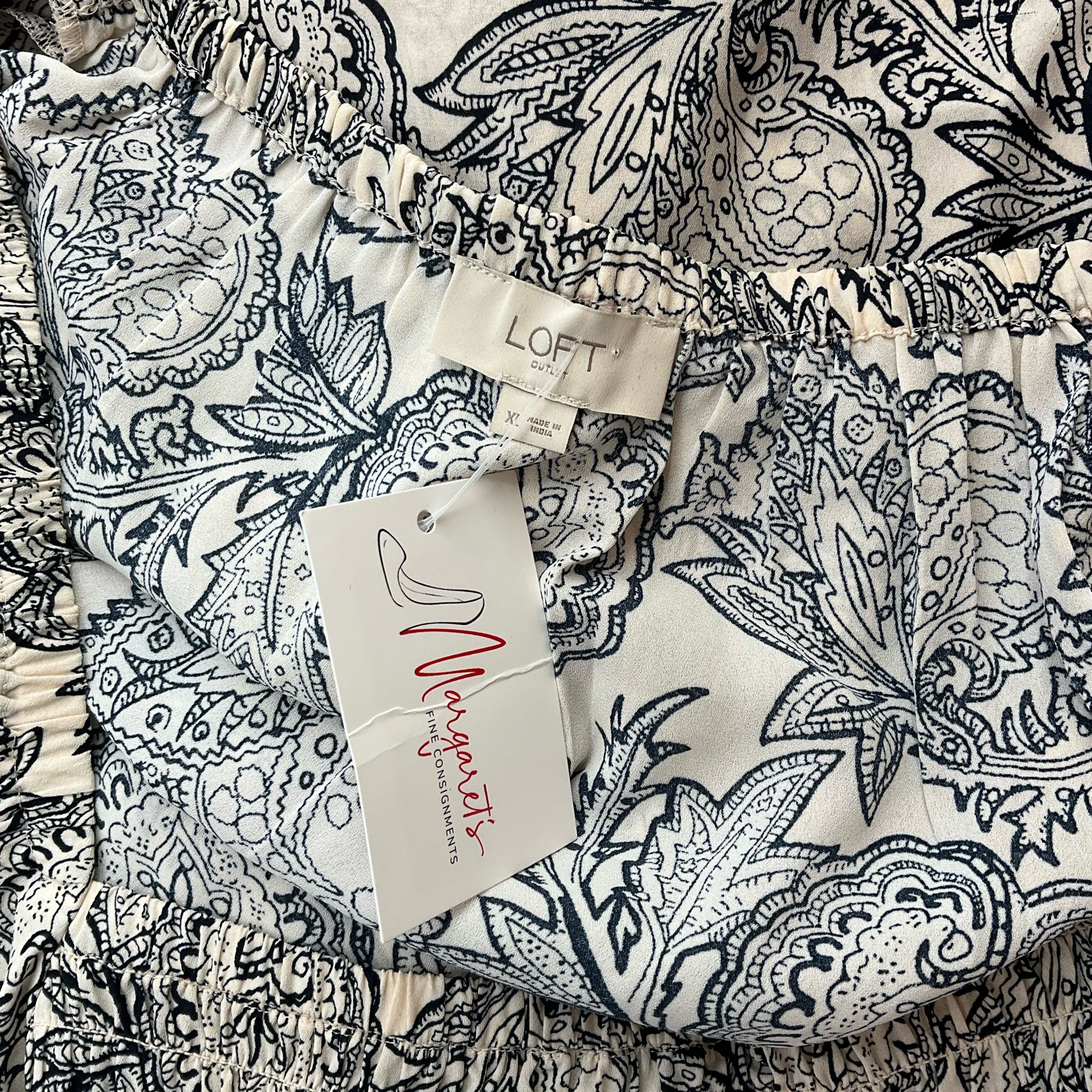 Loft Cream/Navy Paisley Pre-Owned Ladies Top - Size XL - Margaret’s Fine Consignment