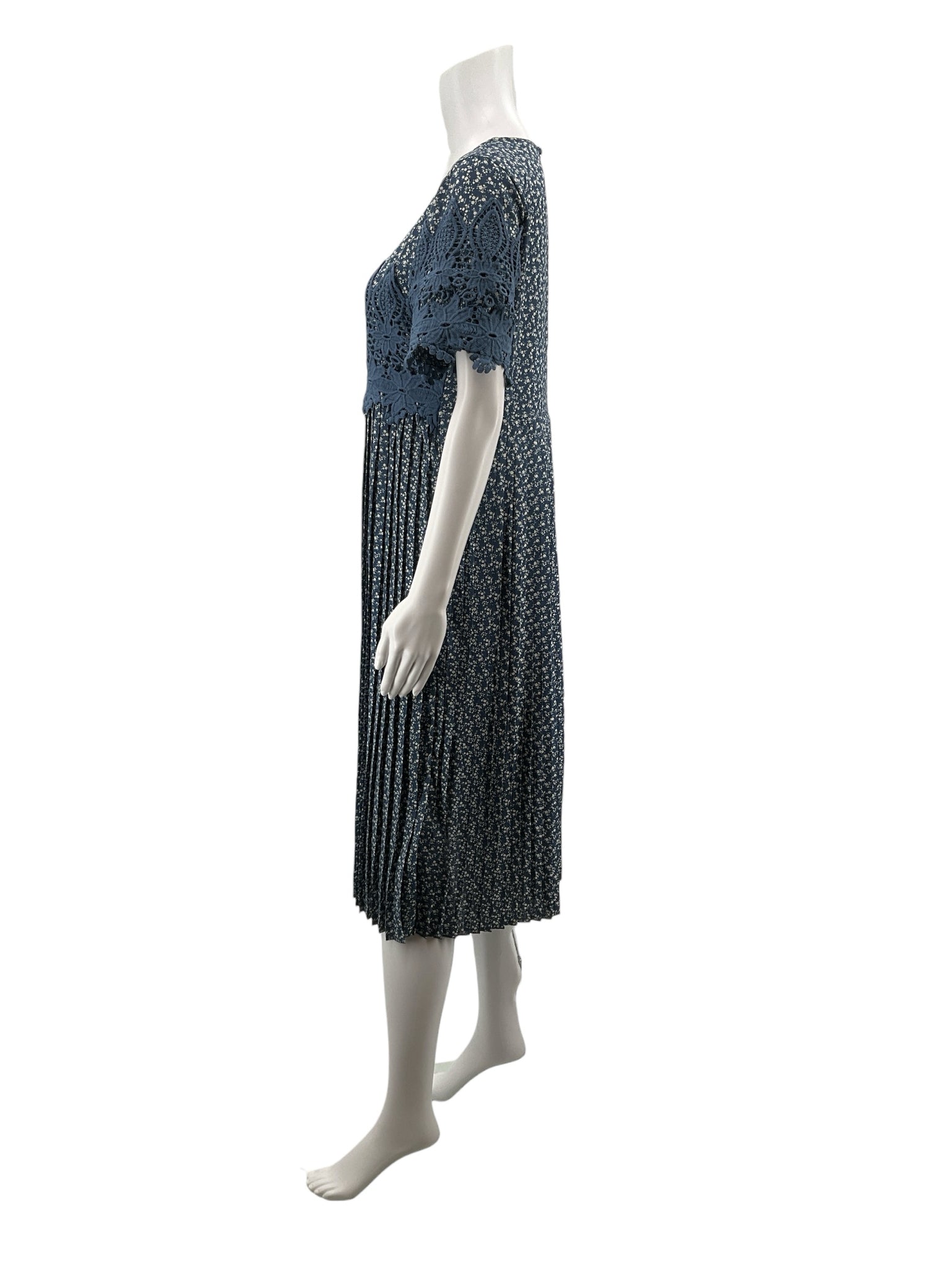 Fehrnvi Blue/White Floral Pre-Owned Ladies Dress - Size Small