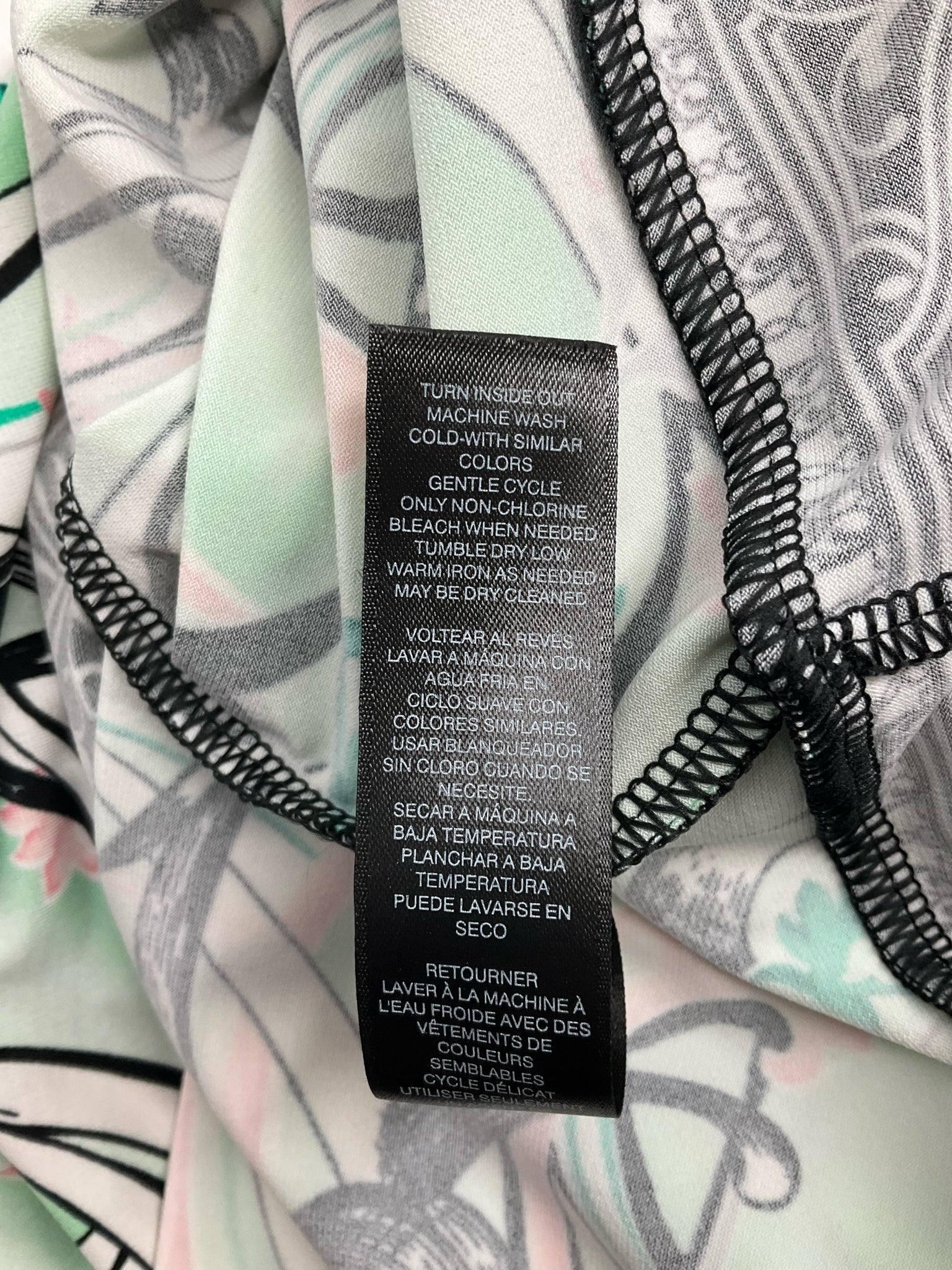 White House Black Market White/Black/Mint Print Pre-Owned Ladies Top - Size Small - Margaret’s Fine Consignment