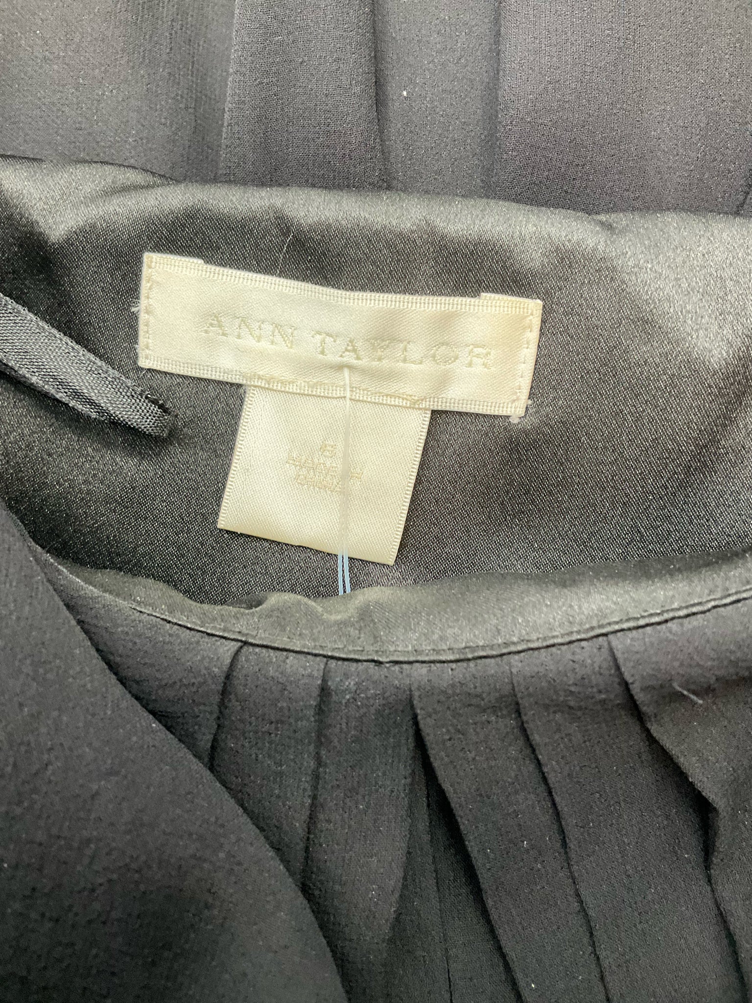 Ann Taylor Black Solid Pre-Owned Ladies Dress - Size 6