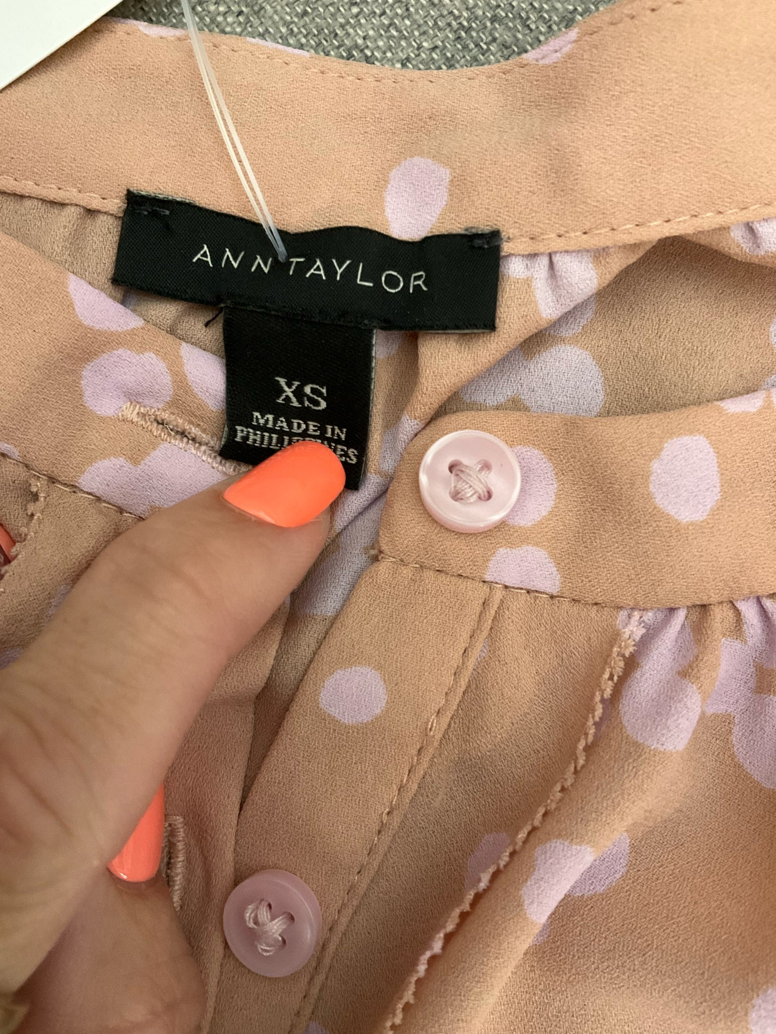 Ann Taylor Size XS Nude/Pink Floral Pre-Owned Ladies Casual Top - Downstairs