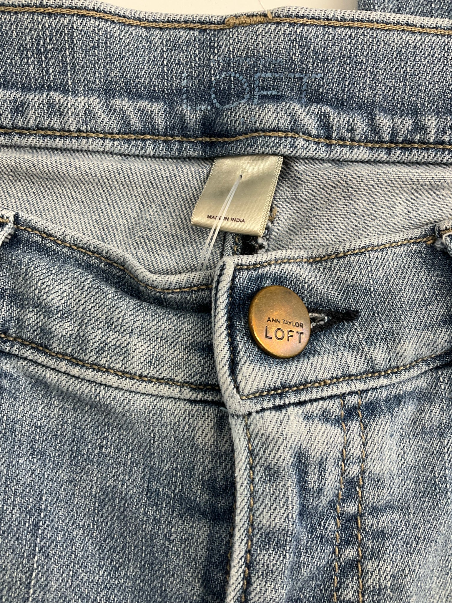 Loft Blue Denim Pre-Owned Ladies Shorts - Size 6