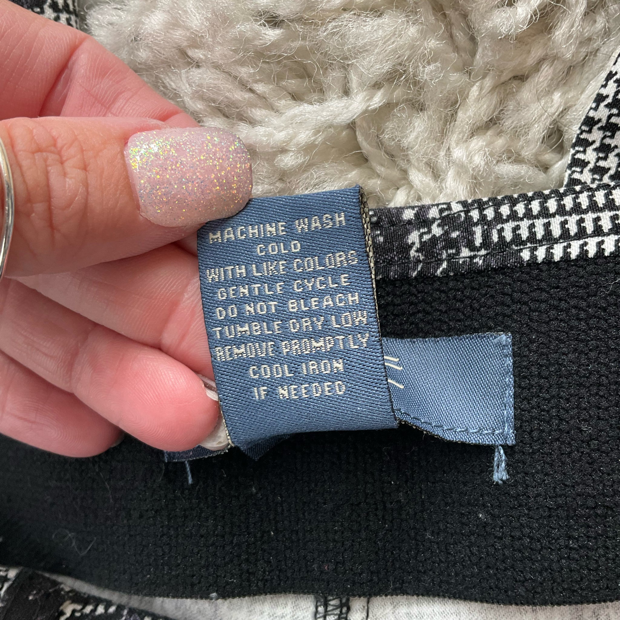 Verve Blues Navy/White Floral Pre-Owned Ladies Pants – Size 6 - Margaret’s Fine Consignment