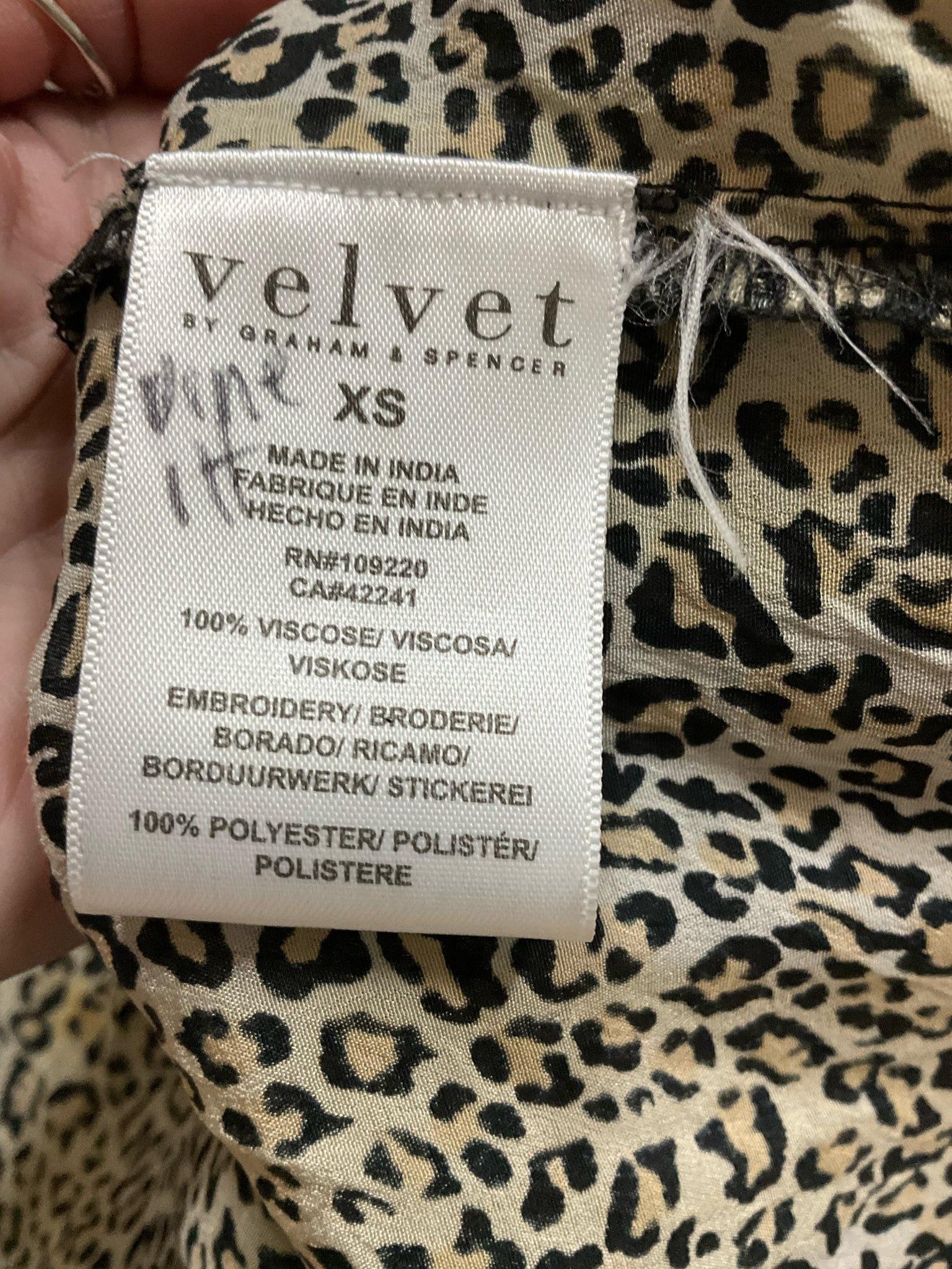 Velvet by Graham & Spencer Mergenti Leopard Print Ruffle V-Neck Top XS NWT