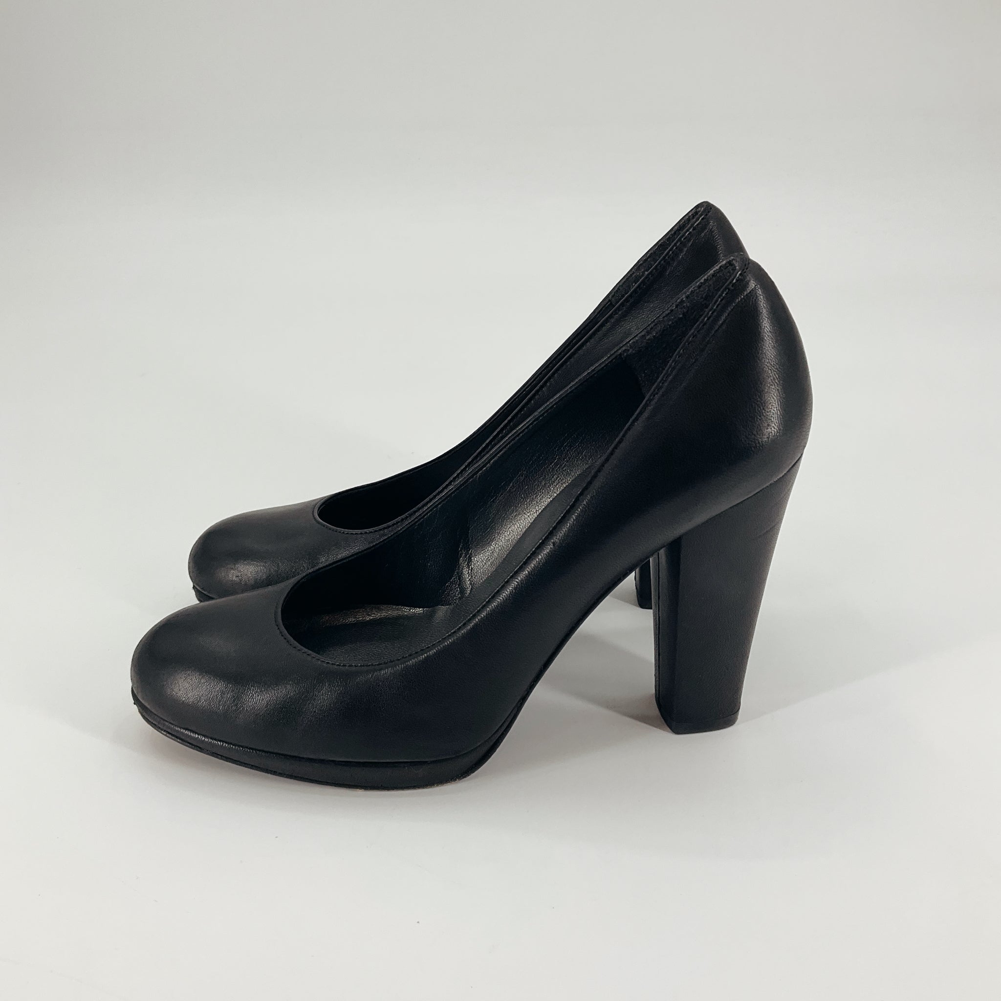 Stuart Weitzman Black Heels Black Solid Pre-Owned Ladies Heel - Size 7.5 - Size 7.5