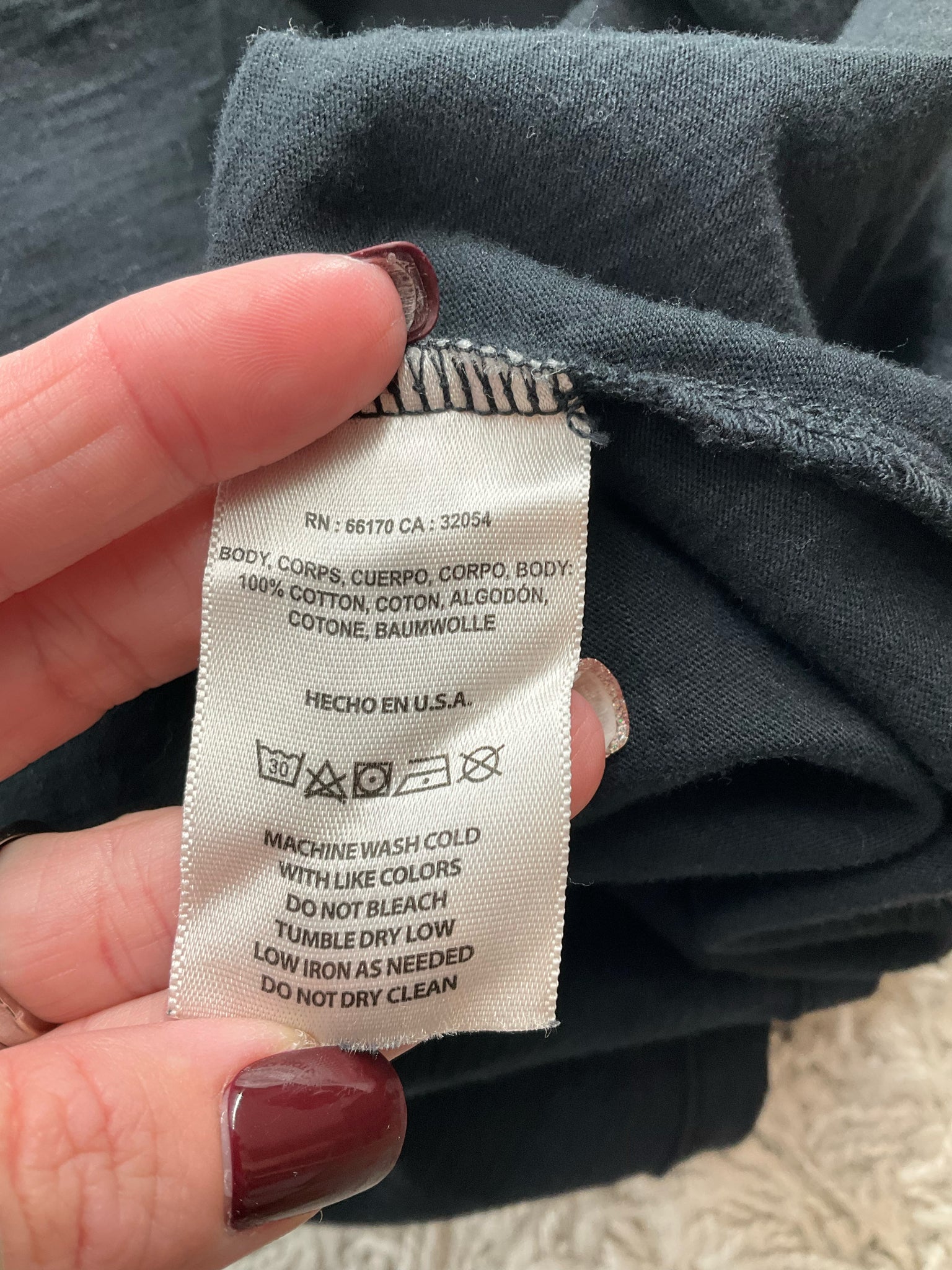 Black T.la pre-owned ladies tank top in size large with a mock neck, sleeveless design, featuring a casual bohemian style.