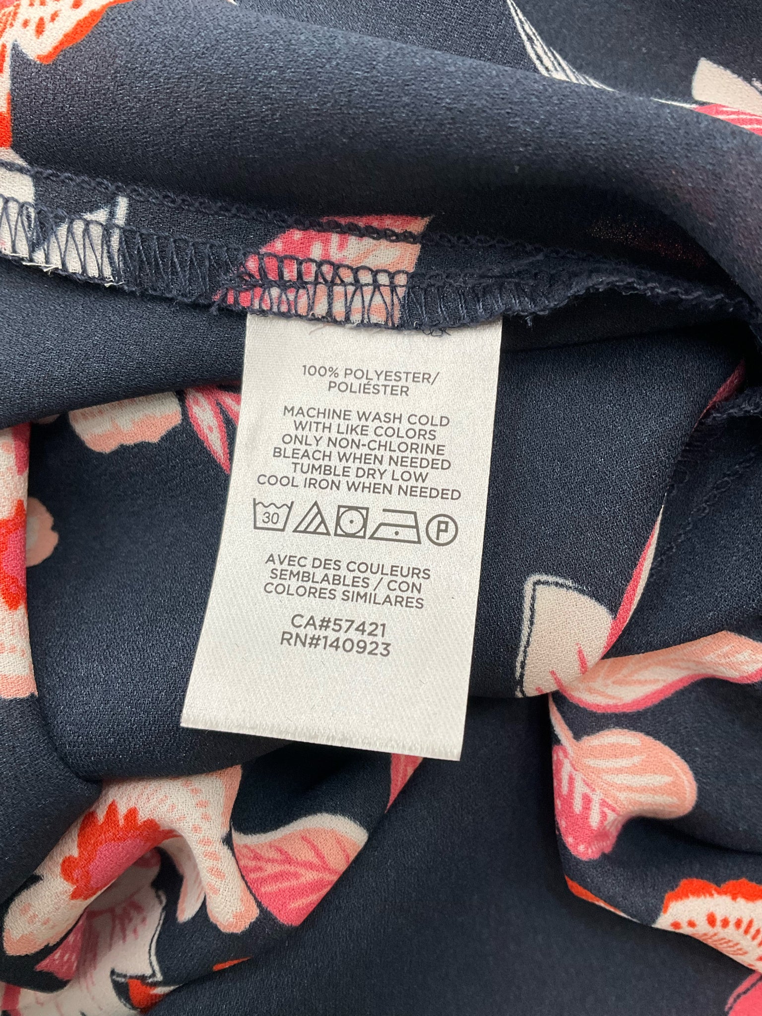 Loft Navy/Pink Floral Pre-Owned Ladies Top - Size Large Petite