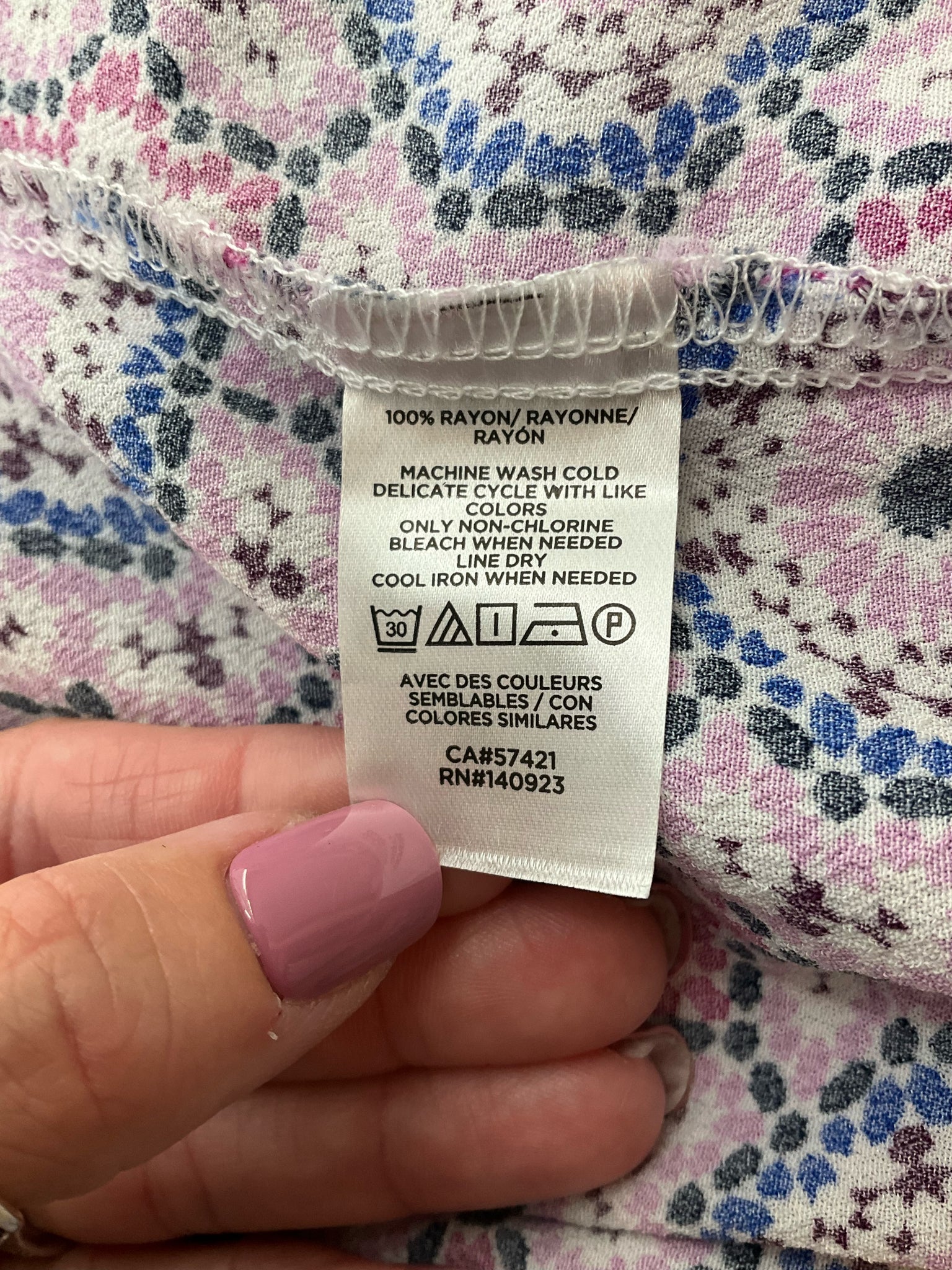 Pre-owned Loft lilac and multi print peplum top with flutter sleeves and V-neck in size small petite.