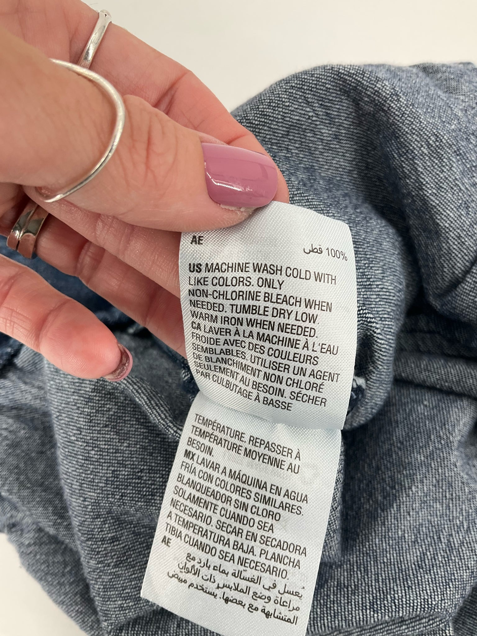 Karen Scott pre-owned ladies chambray shorts in blue, size large, featuring a relaxed fit and pull-on style.