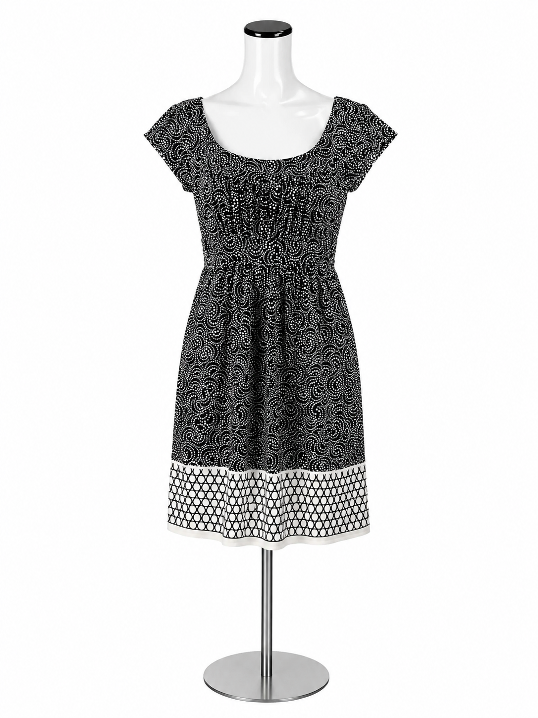 black and white swirl dress I.N. Studio Size 6P black/white Dots Pre-Owned Ladies – Margaret's Fine Consignment Berry Red Floral Applique