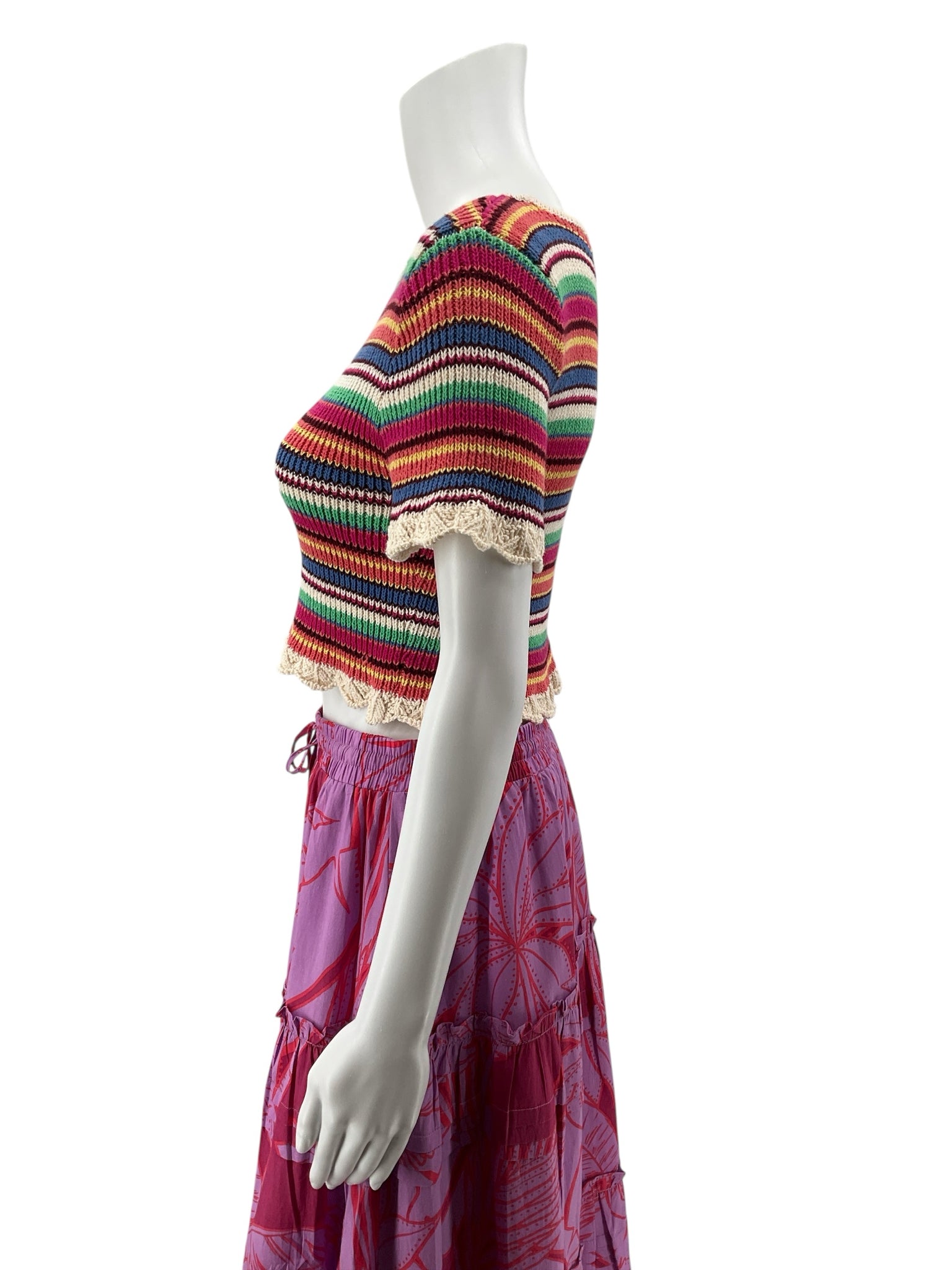 Romeo & Juliet Couture Rainbow Striped Knit Crop Top Scallop Trim Size Medium