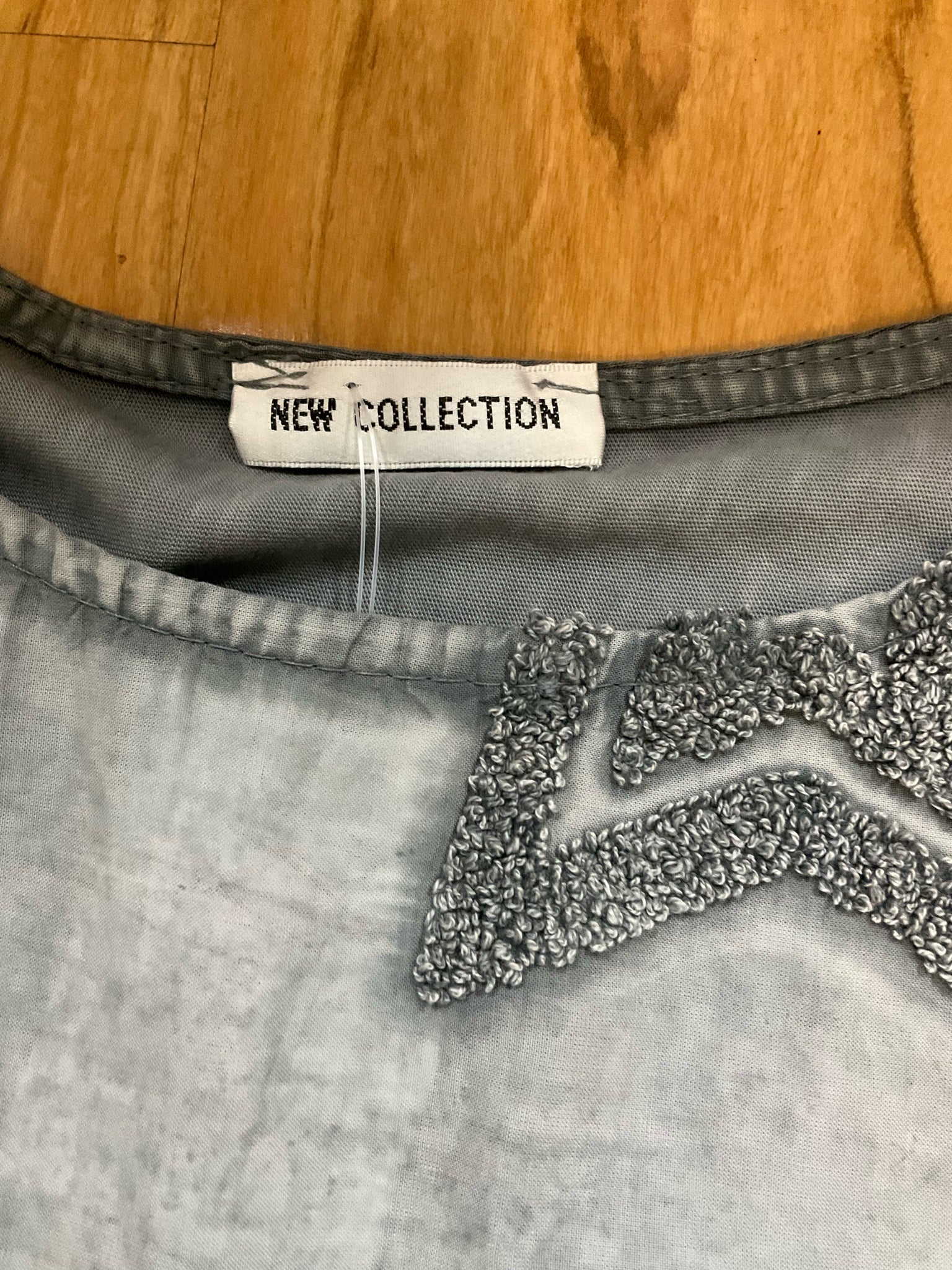 New Collection Italian Made Gray Star Appliqué Dolman Sleeve Top M/L