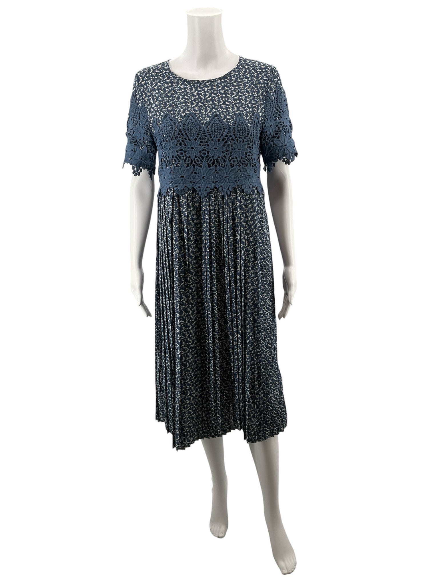 Fehrnvi Blue/White Floral Pre-Owned Ladies Dress - Size Small