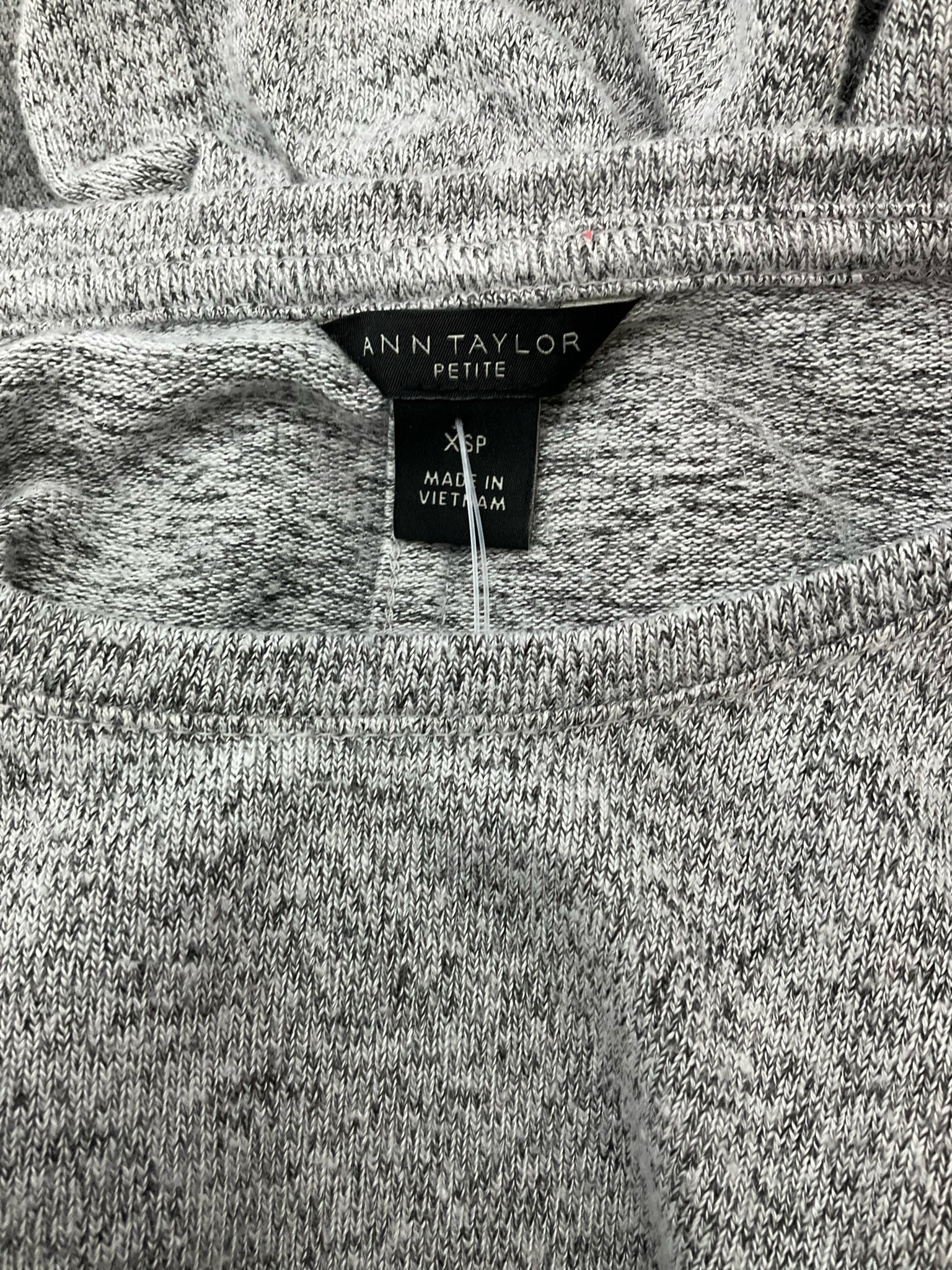 Ann Taylor Gray Heathered Pre-Owned Ladies Top - Size XS Petite - Margaret’s Fine Consignment