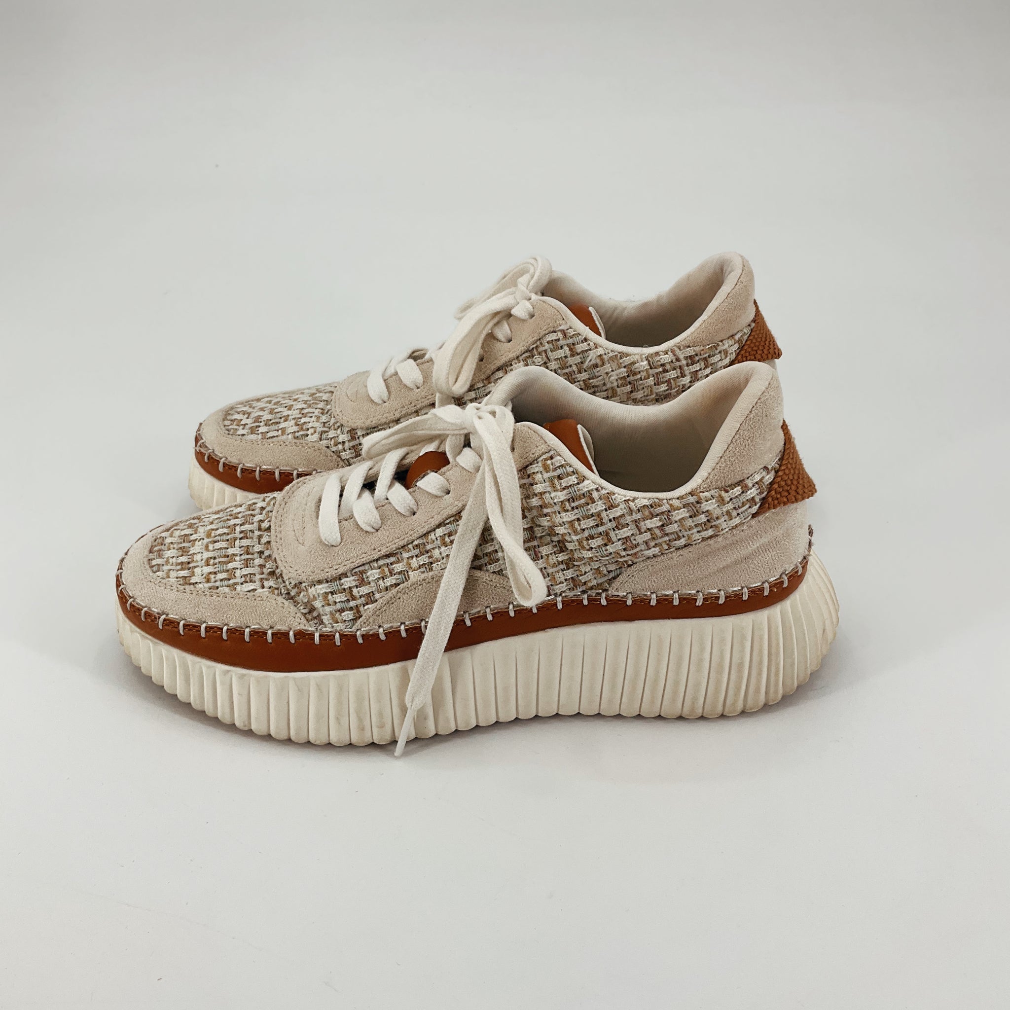 Coconuts Tan/White/Beige Woven Pre-Owned Ladies Casual Shoes - Size 8.5