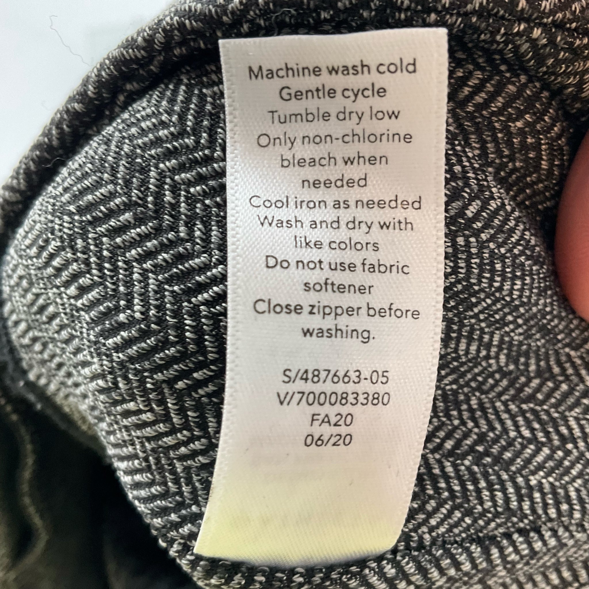 Athleta gray pre-owned ladies pants in size XXS, featuring a comfortable fit and stylish design for everyday wear.