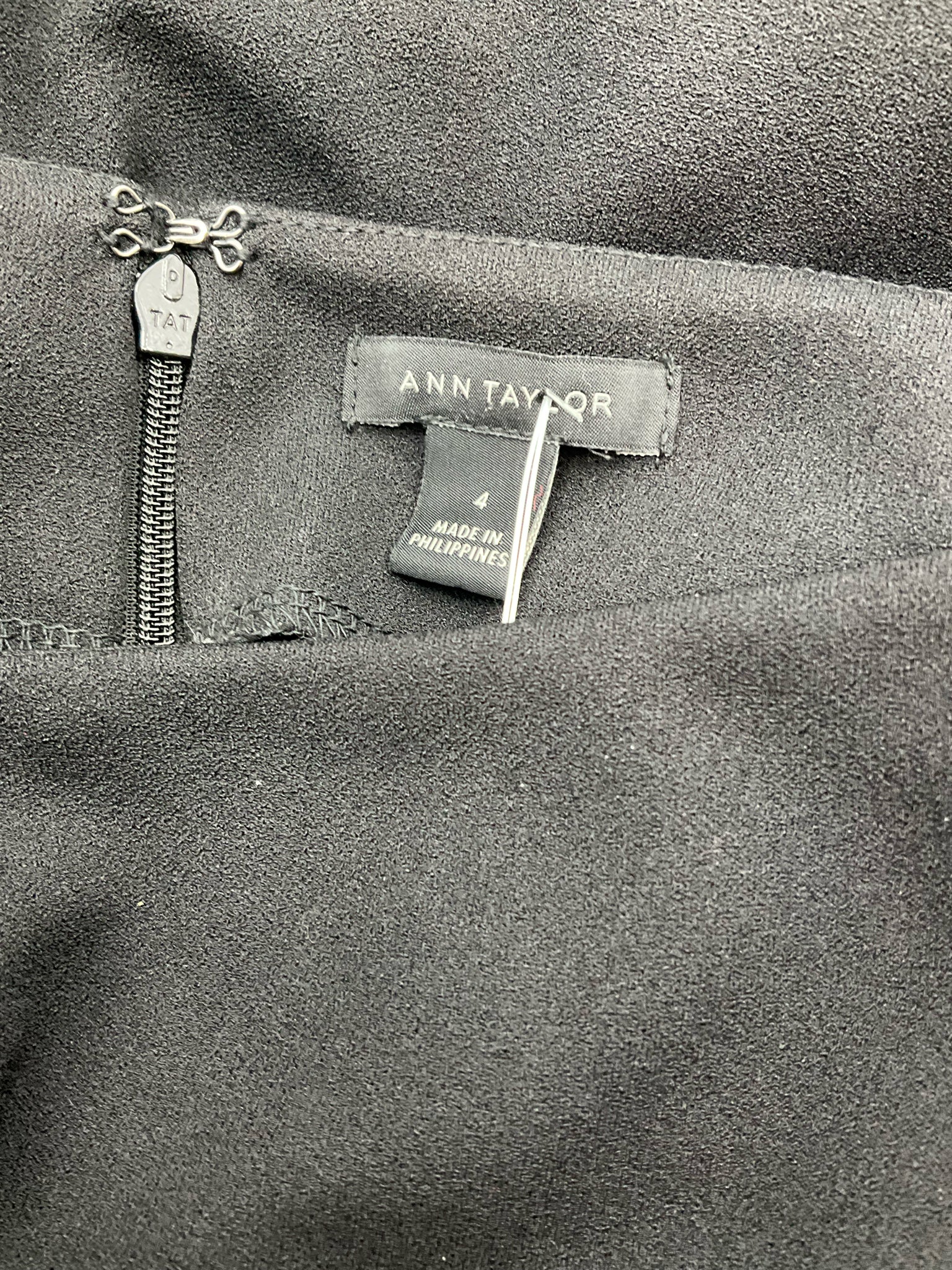 Ann Taylor Black Solid Pre-Owned Ladies Dress - Size 4