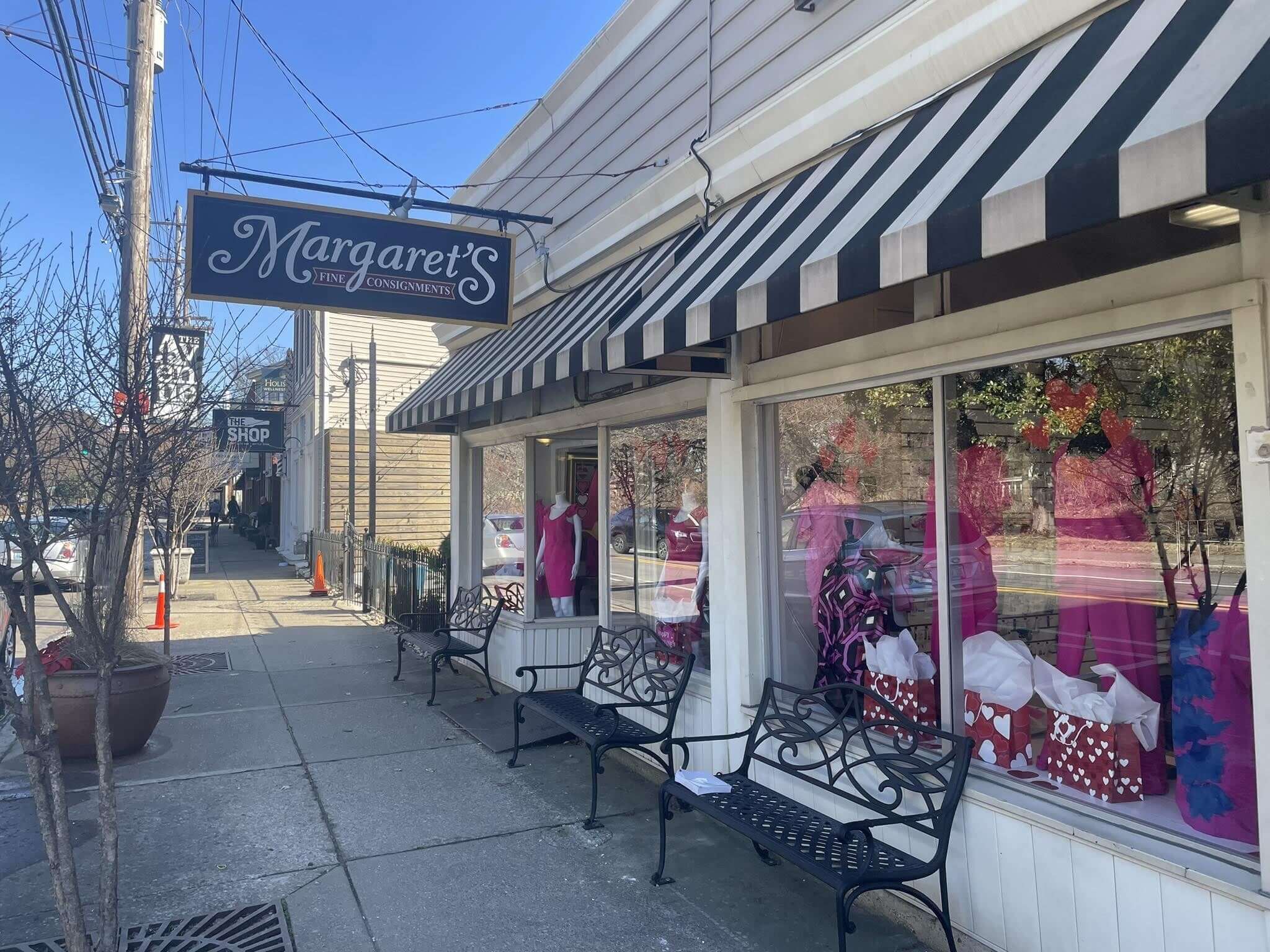 Guide to Finding Women’s Consignment Spring Clothes Online - Margaret’s Fine Consignment