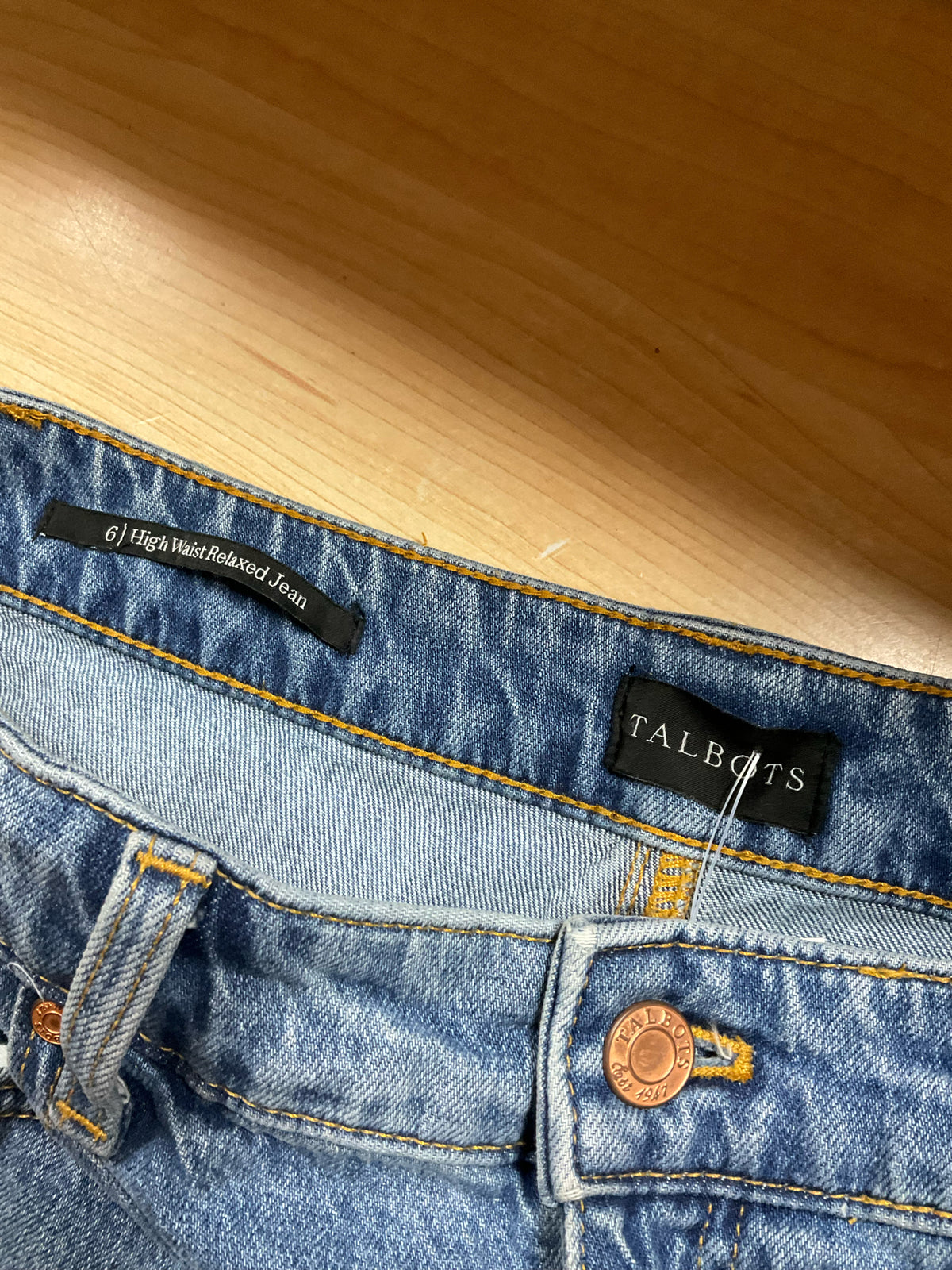 Talbots High Waist Relaxed Ankle Jeans Calypso Wash Size 6 - ONLINE ONLY