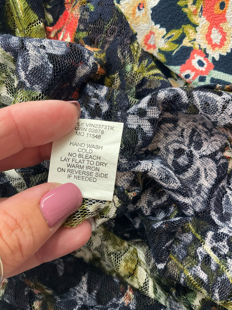 Fig & Flower Navy/Multi Floral Pre-Owned Ladies Top - Size Small