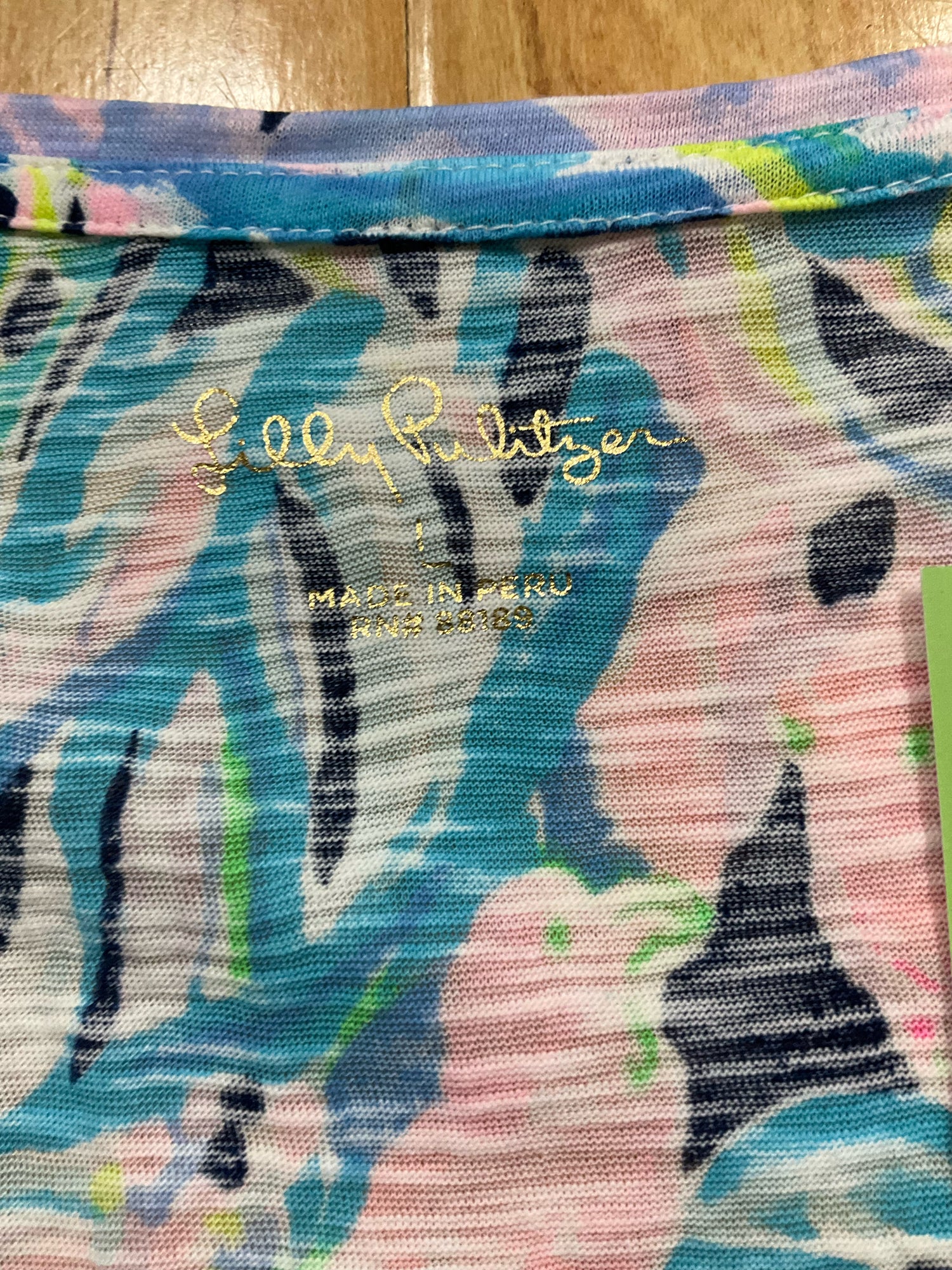 Lilly Pulitzer Nevie Top In A Flutter Print V-Neck Long Sleeve L - Downstairs