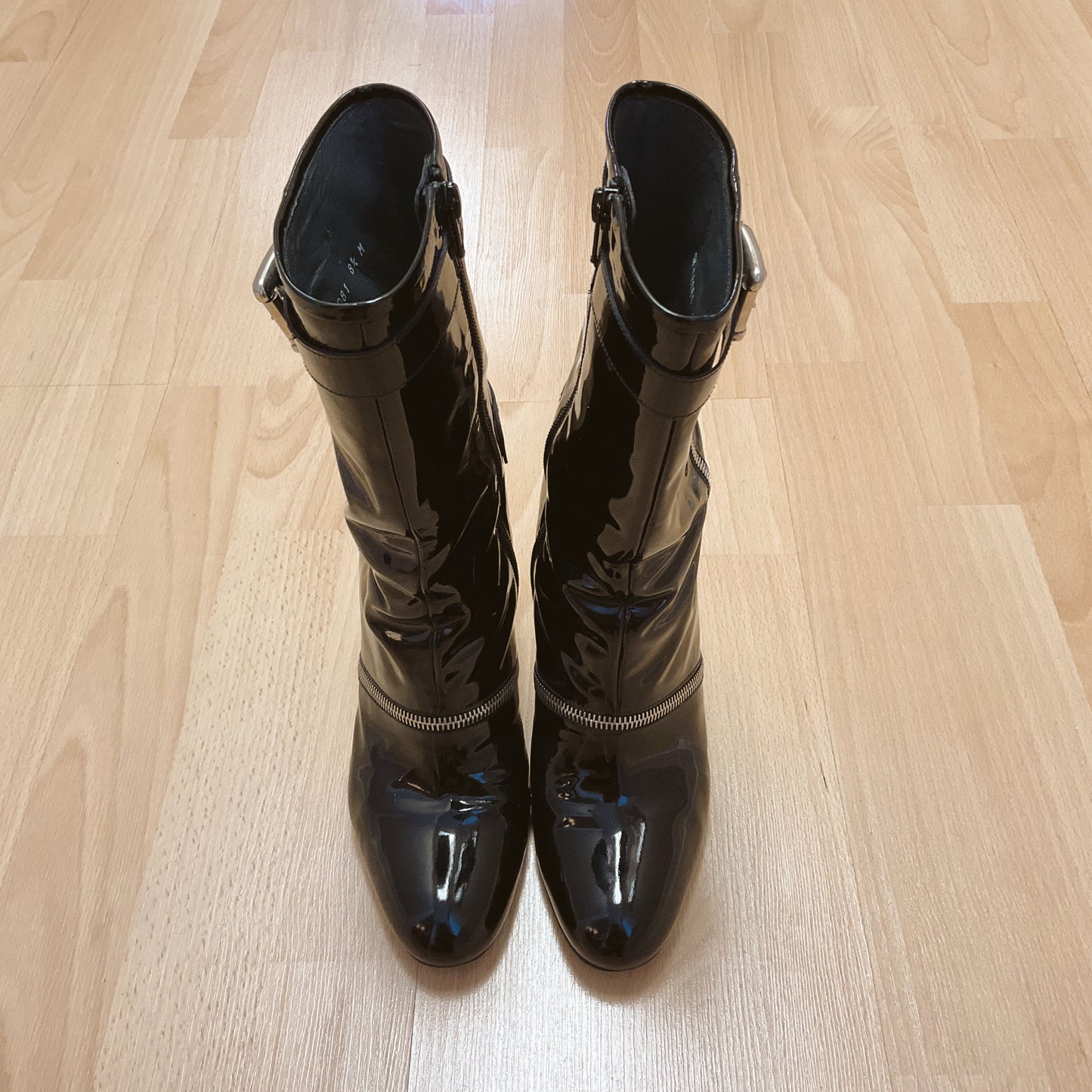 Stuart Weitzman Shoe Size 8.5 Black Patent Pre-Owned Boots