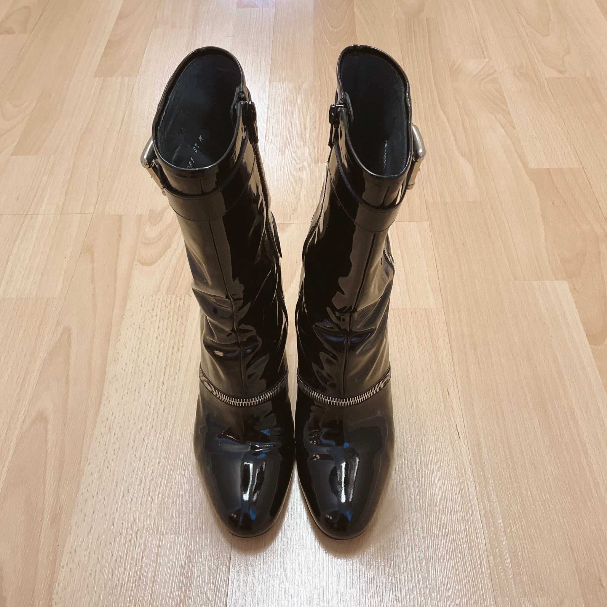 Stuart Weitzman Size 8.5 Black Patent Boots