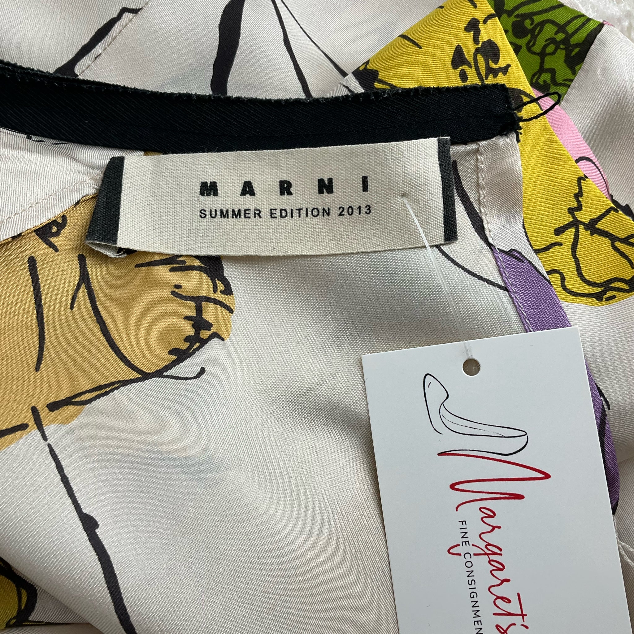 Close-up of Marni Summer Edition 2013 label on Cream/Multi Floral Dress Size Medium, confirming authenticity of this pre-owned designer piece.