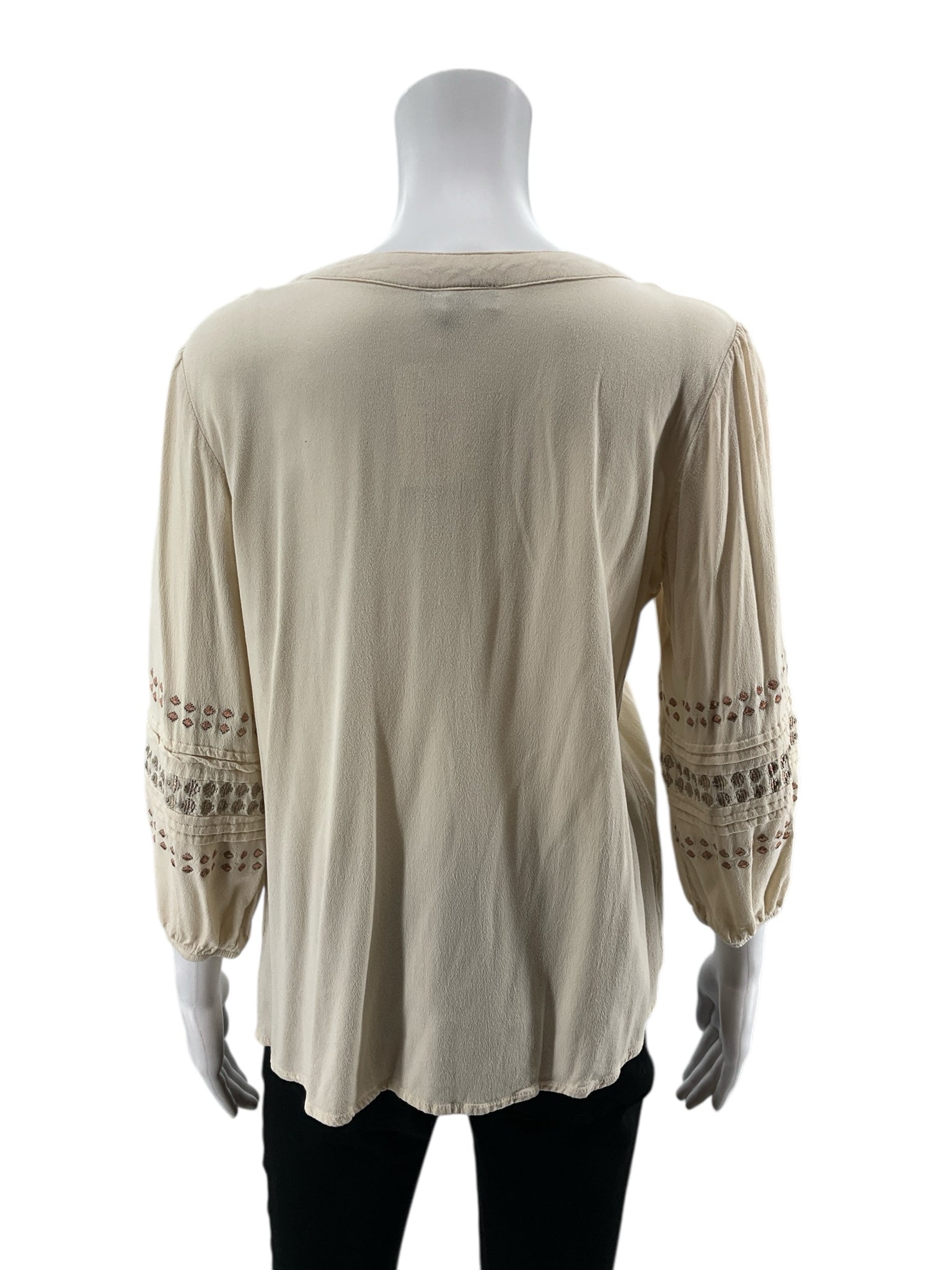 in studio Tan Solid Pre-Owned Ladies Casual Top - Size Medium Petite - Margaret’s Fine Consignment