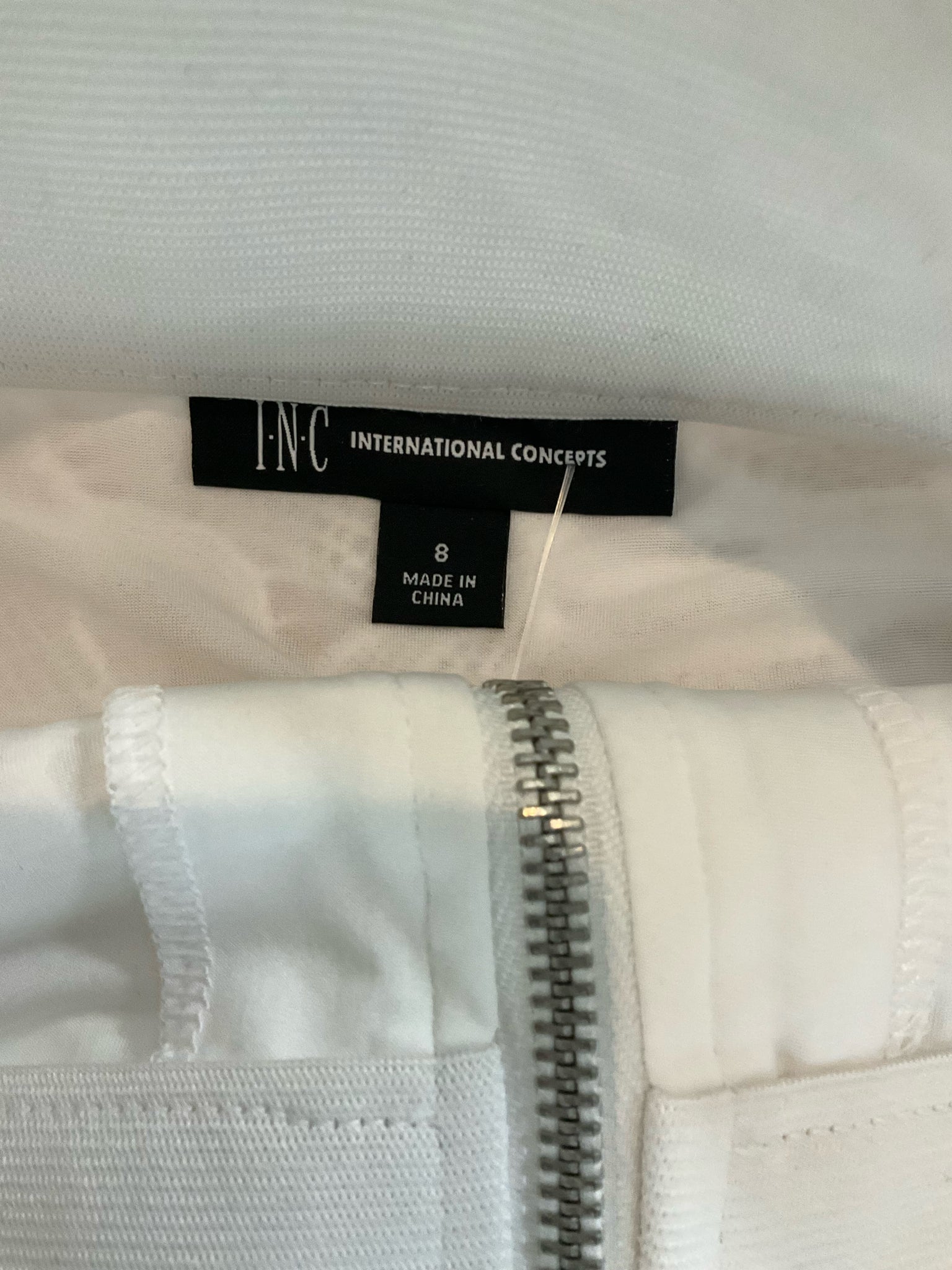 INC Size 8 White Embroidered Pre-Owned Ladies Skirt