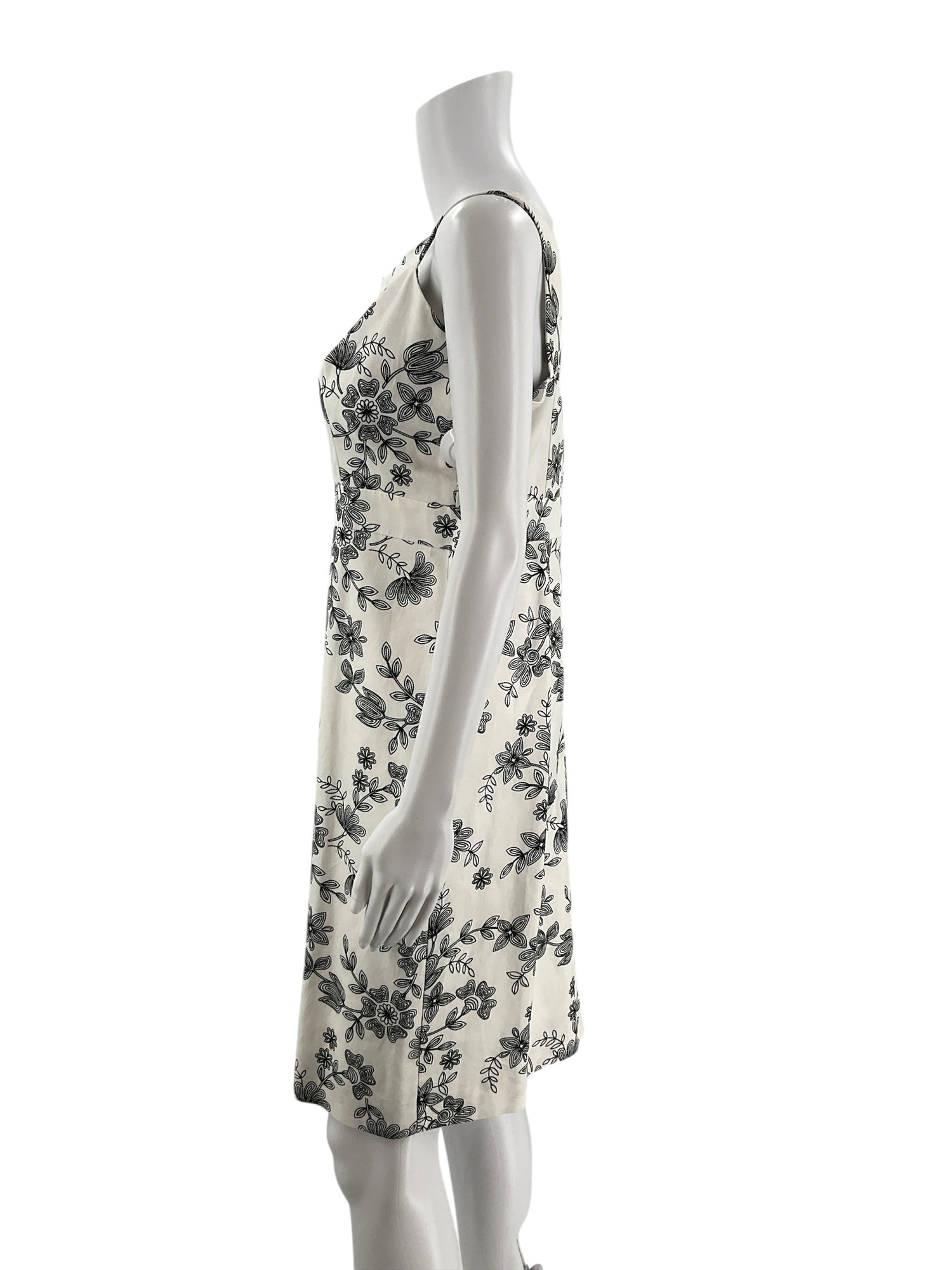 Ann Taylor White/Black Floral Pre-Owned Ladies New With Tags Dress - Size 6 Margaret's Fine Consignment Ann Taylor White/Black Floral Pre-Owned Ladies New With Tags Dress - Size 6 Margaret's Fine Consignment