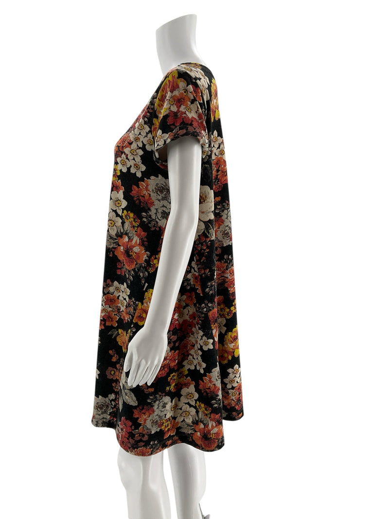 Side profile of Kimchi Blue Black/Cream/Red Floral Pre-Owned Ladies Dress - Size Large, showing short sleeves and relaxed A-line fit.